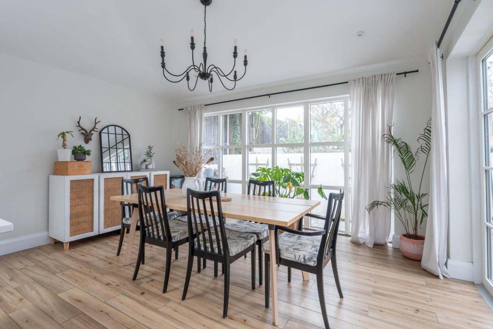 Modern 3b With Garden In Eltham, London