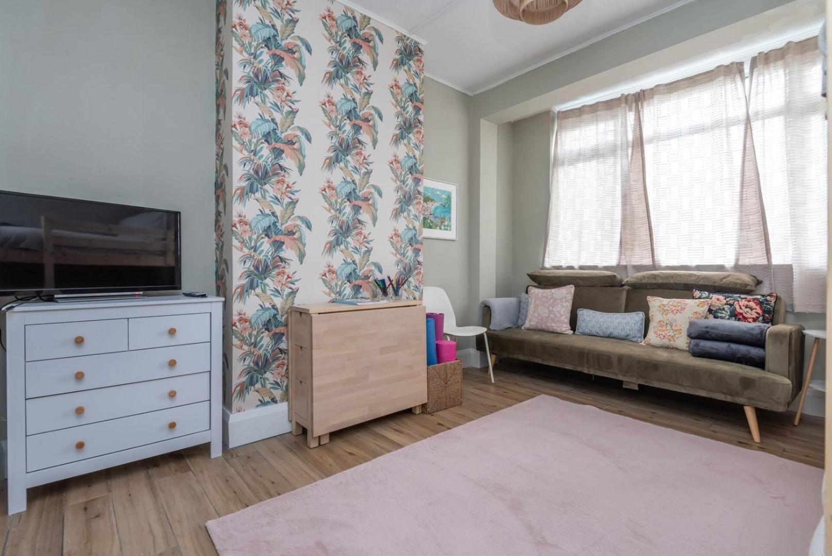 Holiday home Modern 3b With Garden In Eltham, London