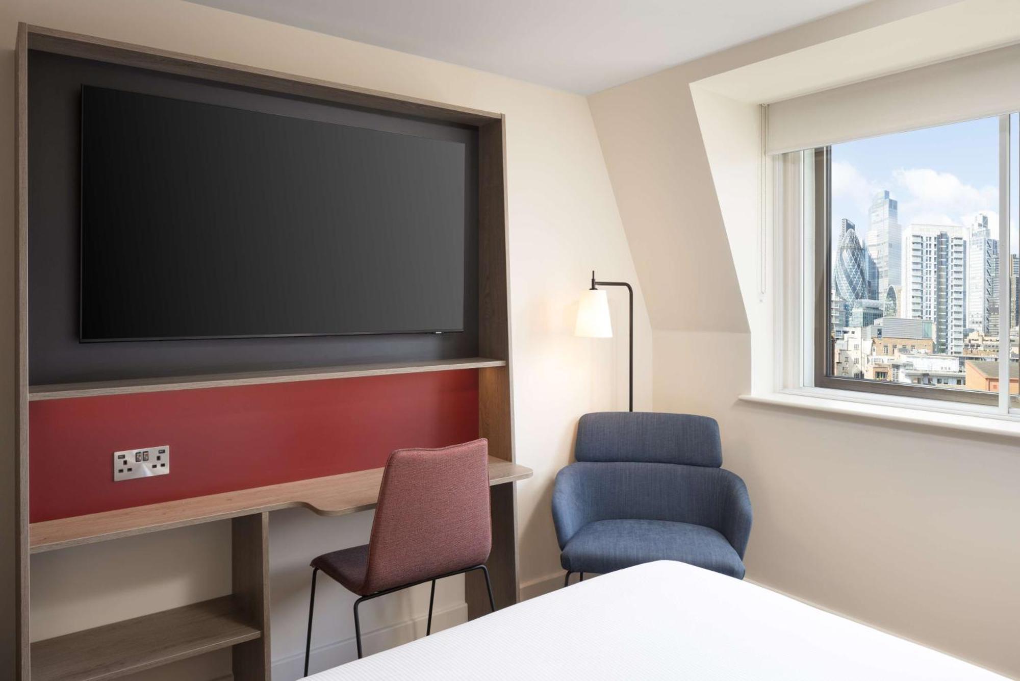 Hampton By Hilton Hotel 4*