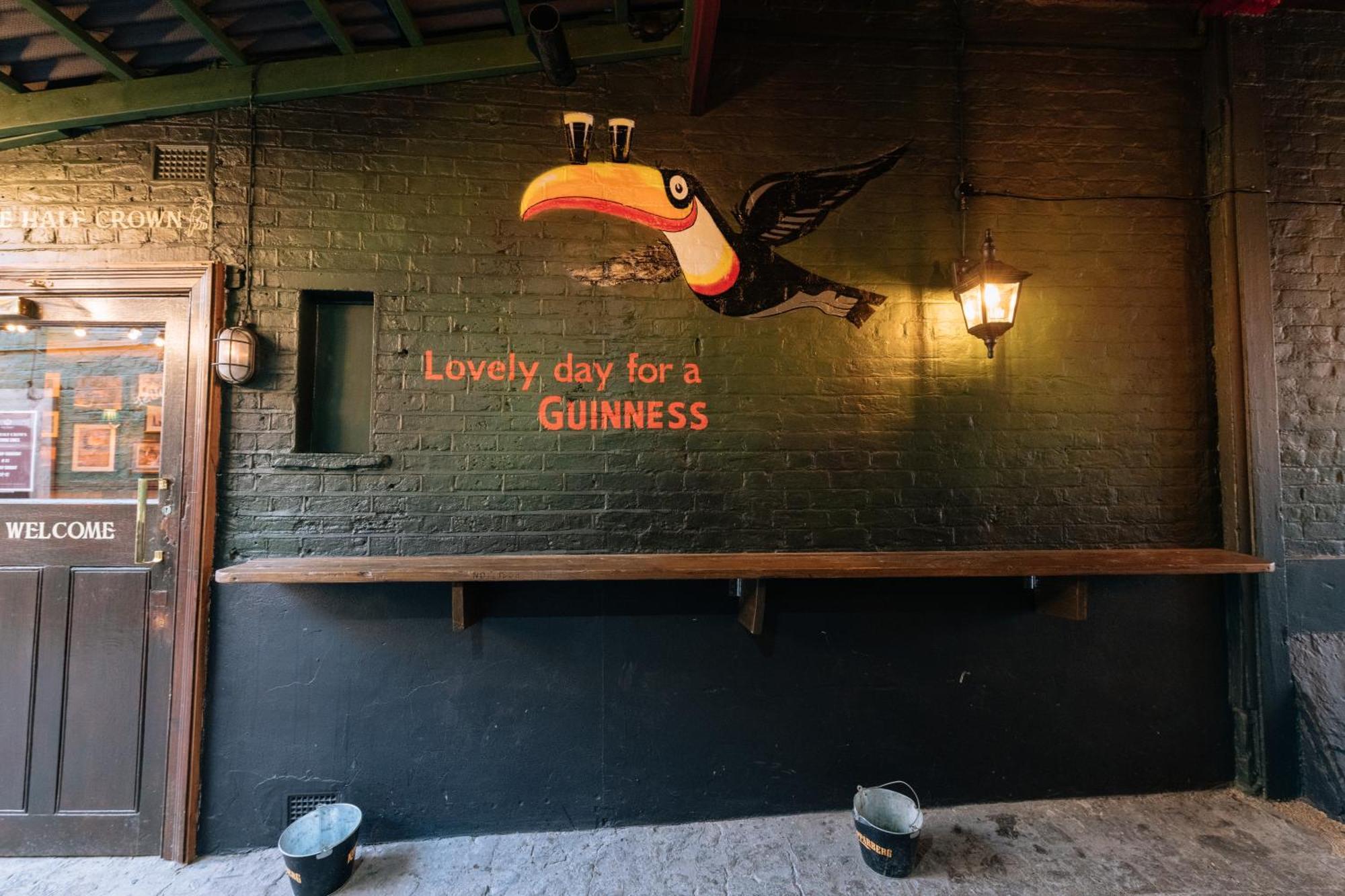 The Crown Pub & 4* London