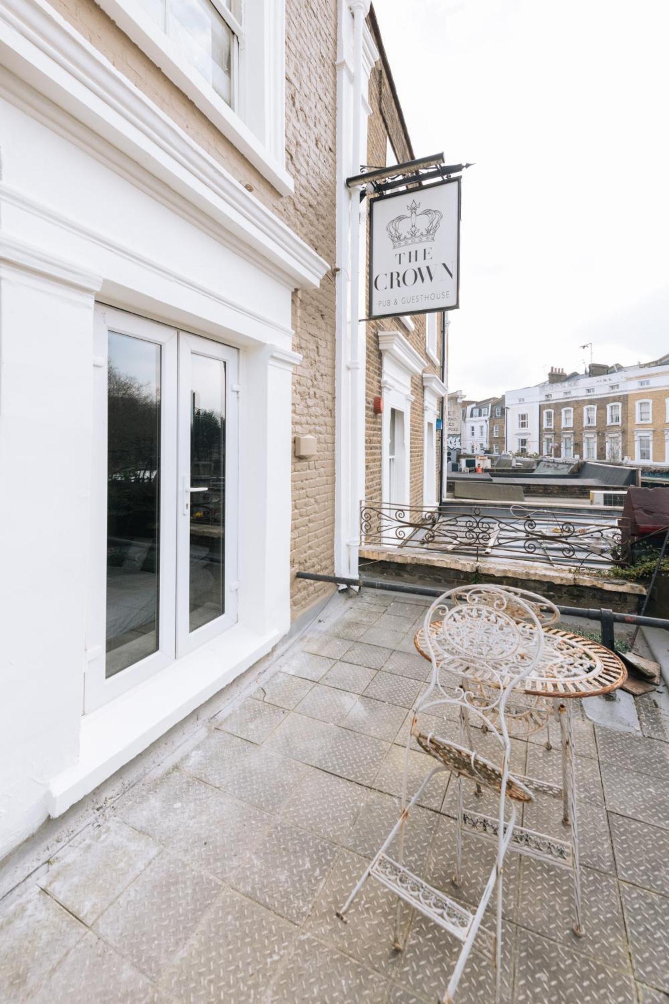 The Crown Pub & Guest house