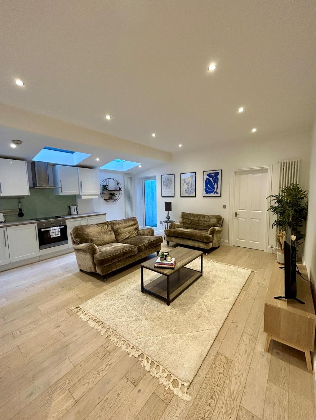Apartment Cosy Flat In The Heart Of *