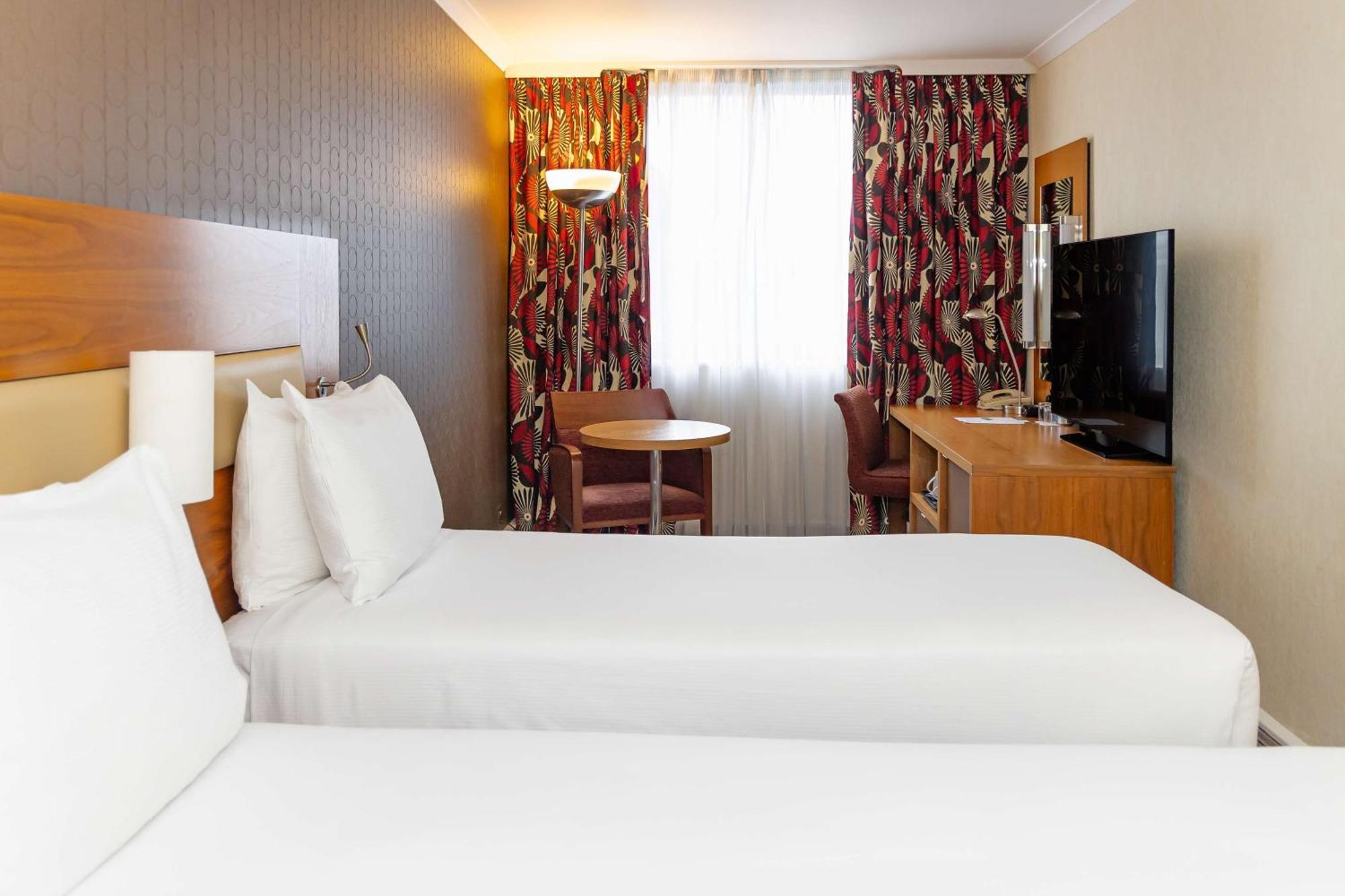 Hilton Olympia 4*