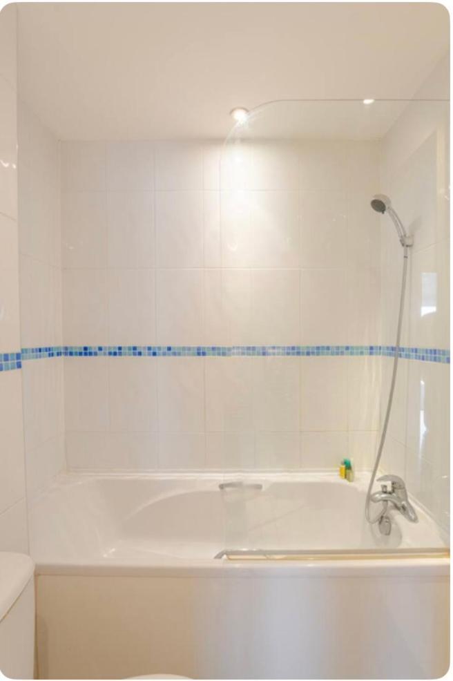 Amazing River View 2 Bedroom Apartment, Sleeps 6 , Balcony And Parking Apartamento Londres