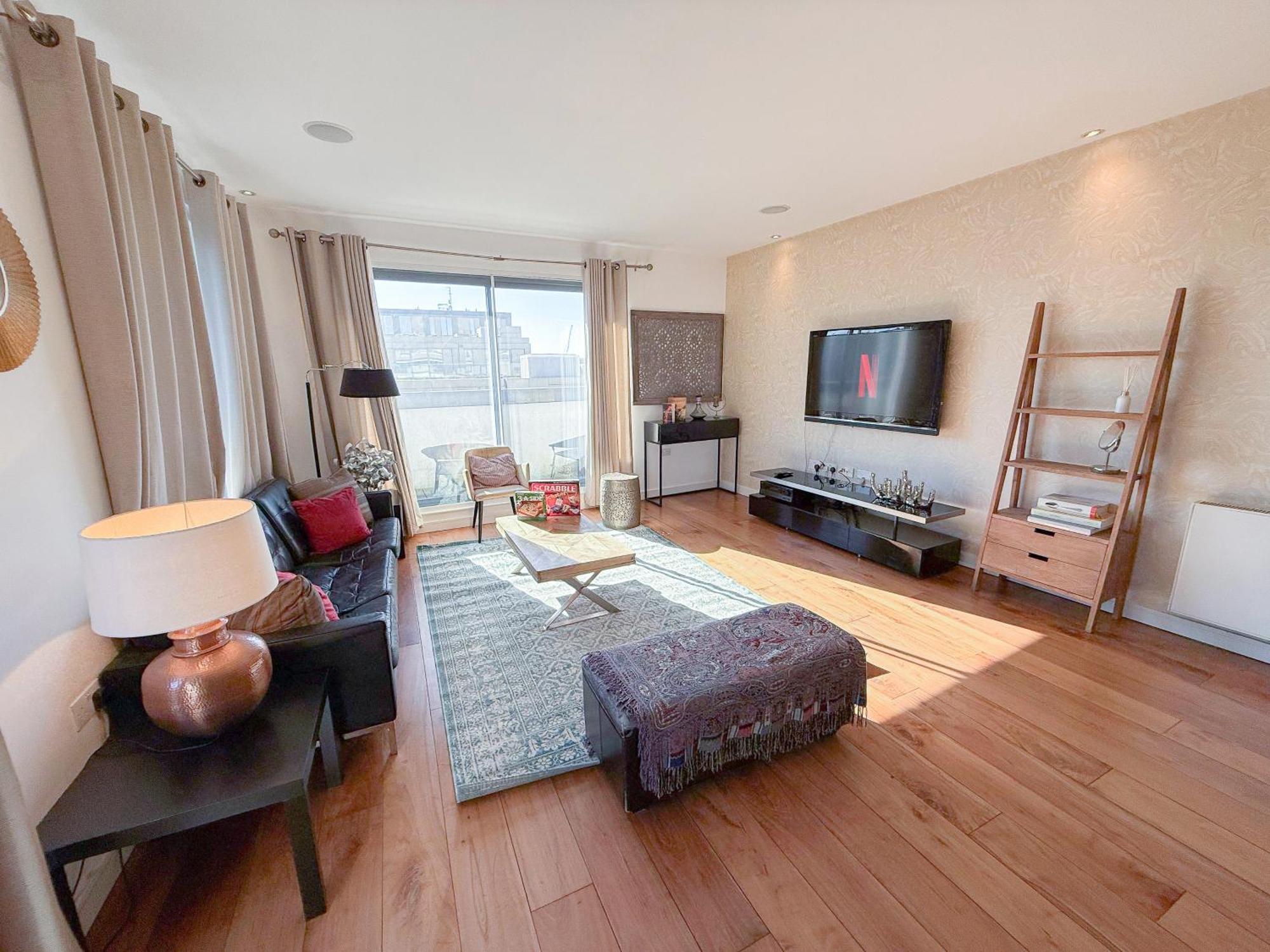Apartment Ample 3-bedroom Flat With Lift In Kings Cross, Islington London