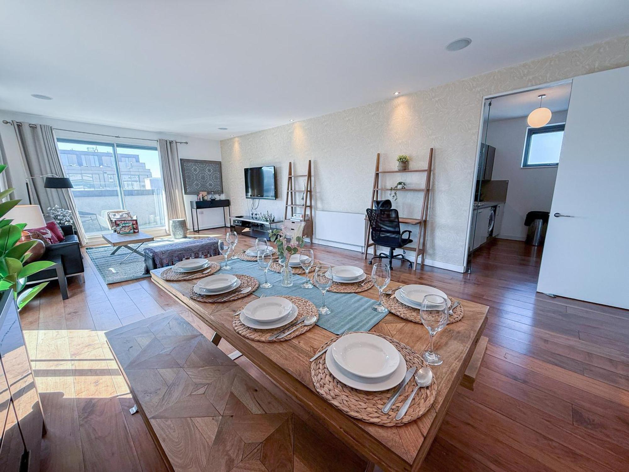 Ample 3-bedroom Flat With Lift In Kings Cross, Islington London