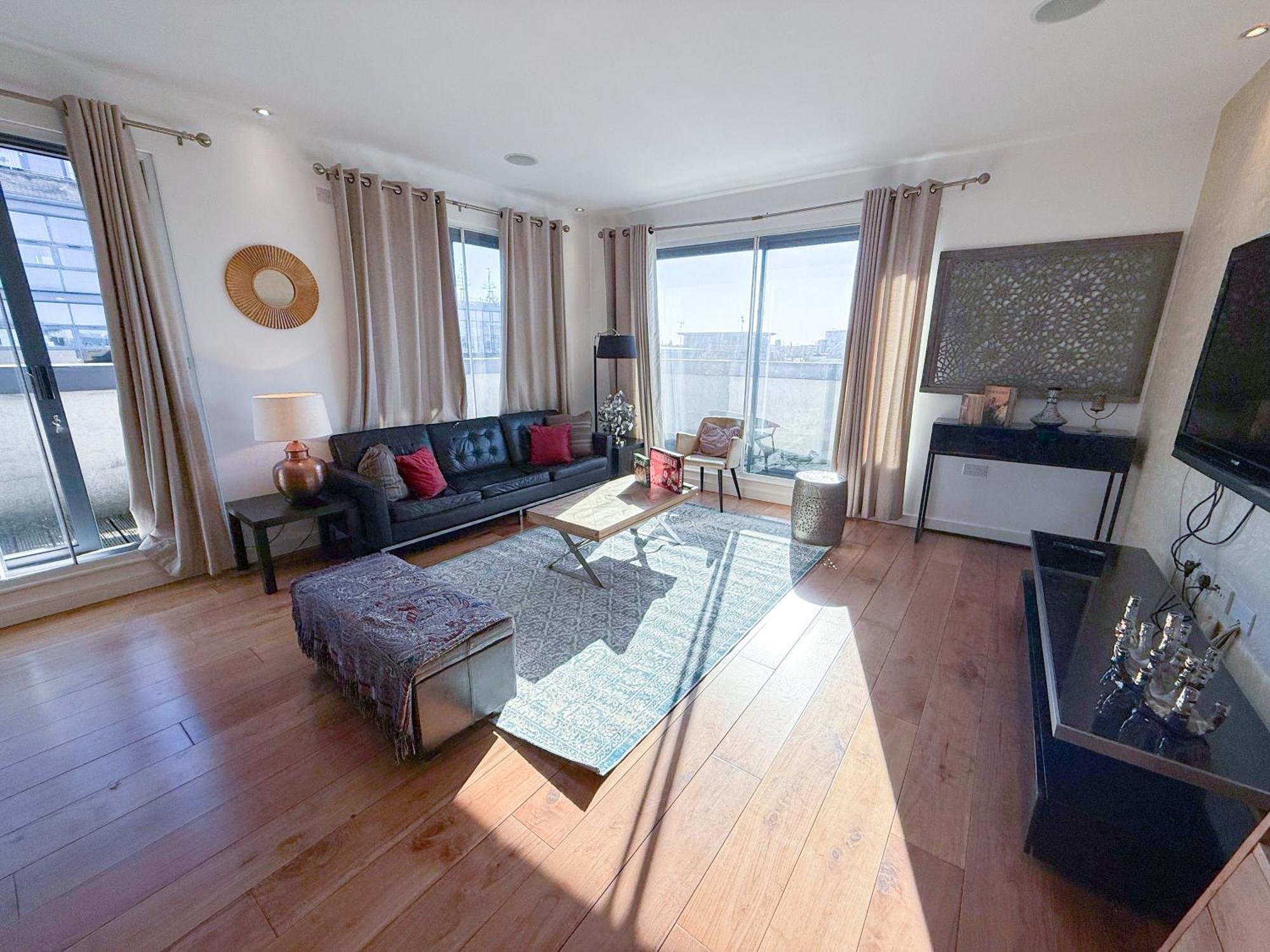 Ample 3-bedroom Flat With Lift In Kings Cross, Islington * London