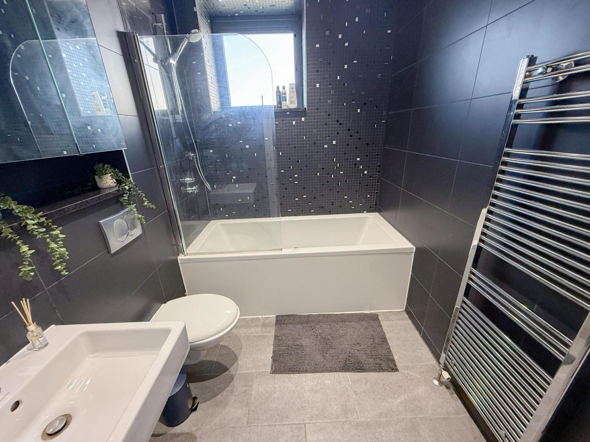 Apartment Ample 3-bedroom Flat With Lift In Kings Cross, Islington London