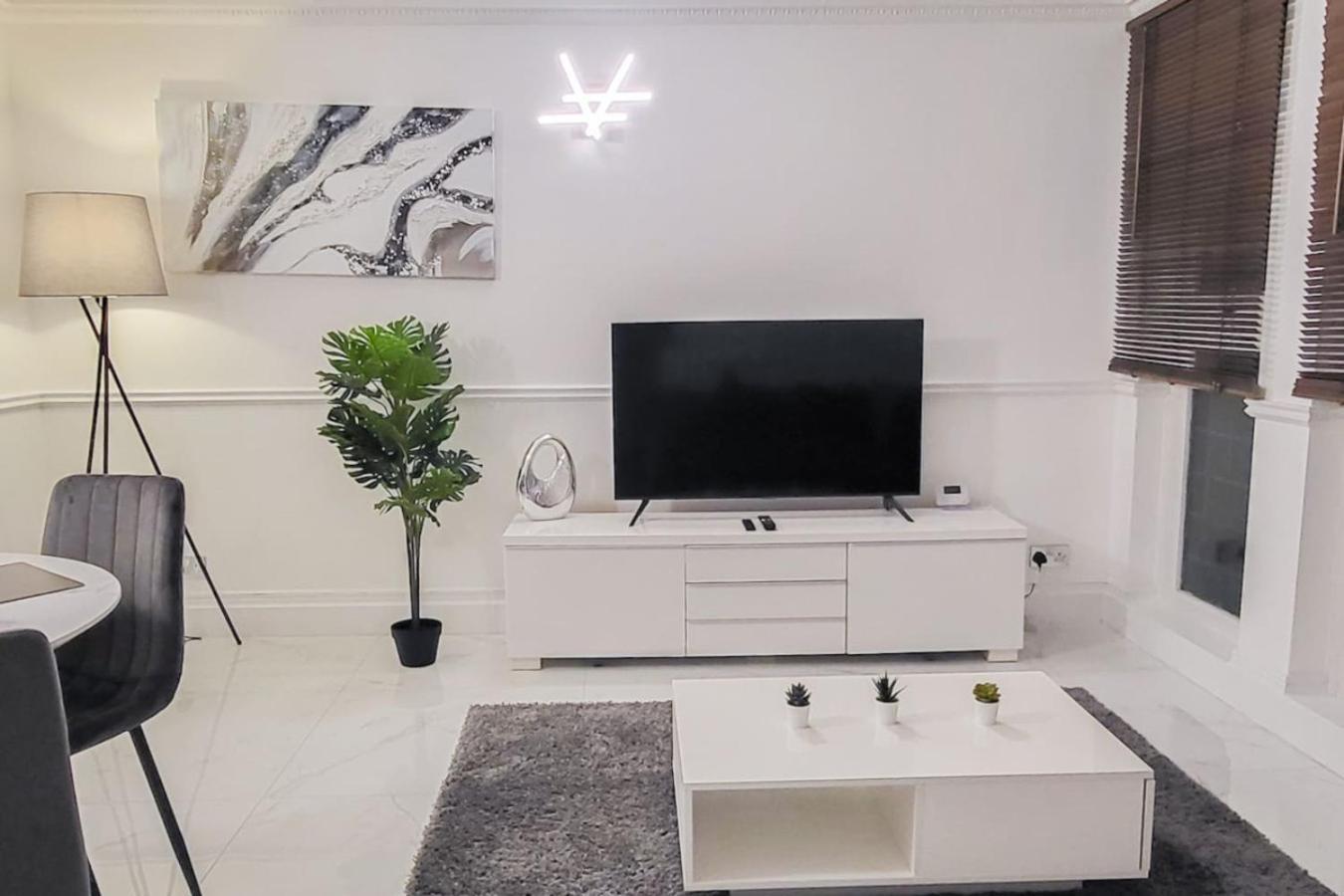 Stunning 2 Bedroom In Canary Wharf Holiday home *