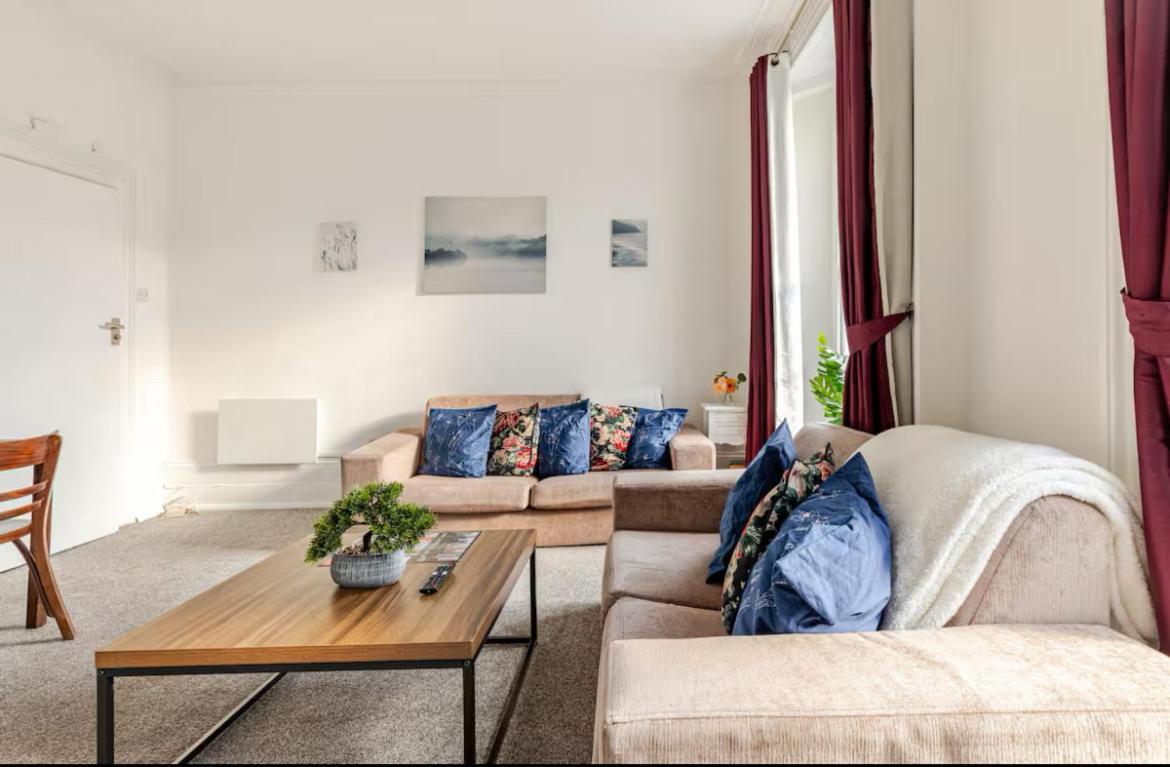 - 10 Percent Reduced From Restaurant Bill Apartment