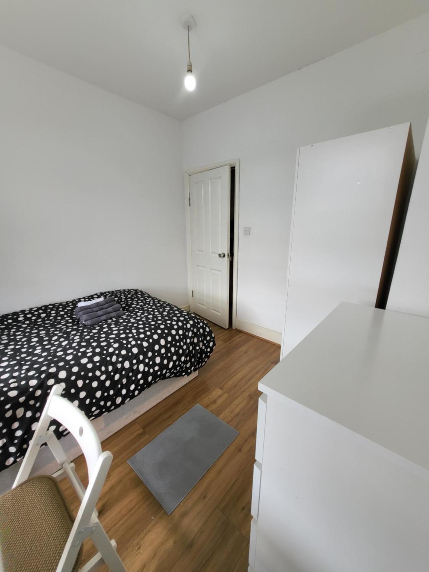 Marvellous For 8 People In Battersea - Zone 1, 3 Min Walking From The Main Station Londen