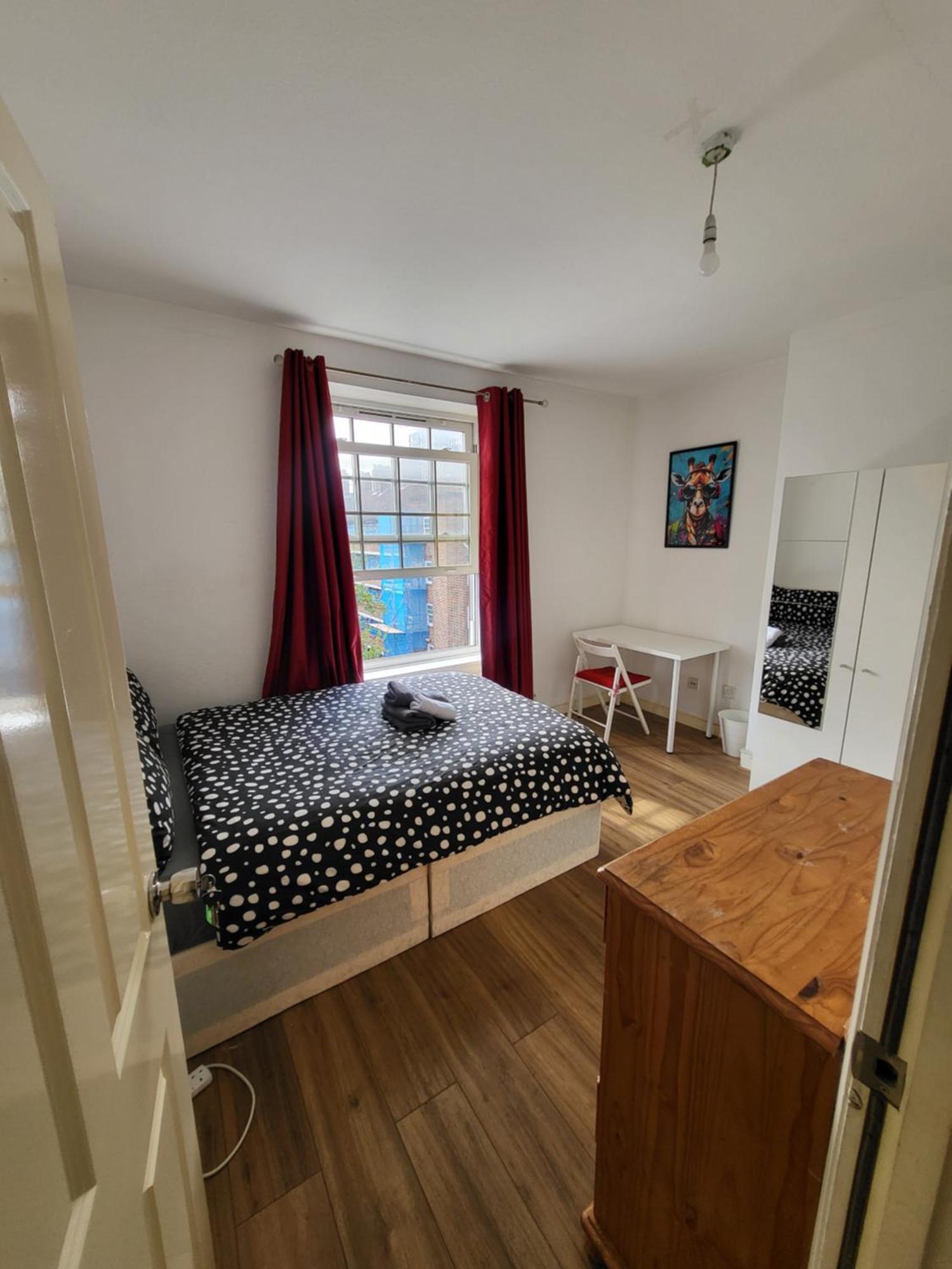 Marvellous For 8 People In Battersea - Zone 1, 3 Min Walking From The Main Station Appartement Londen