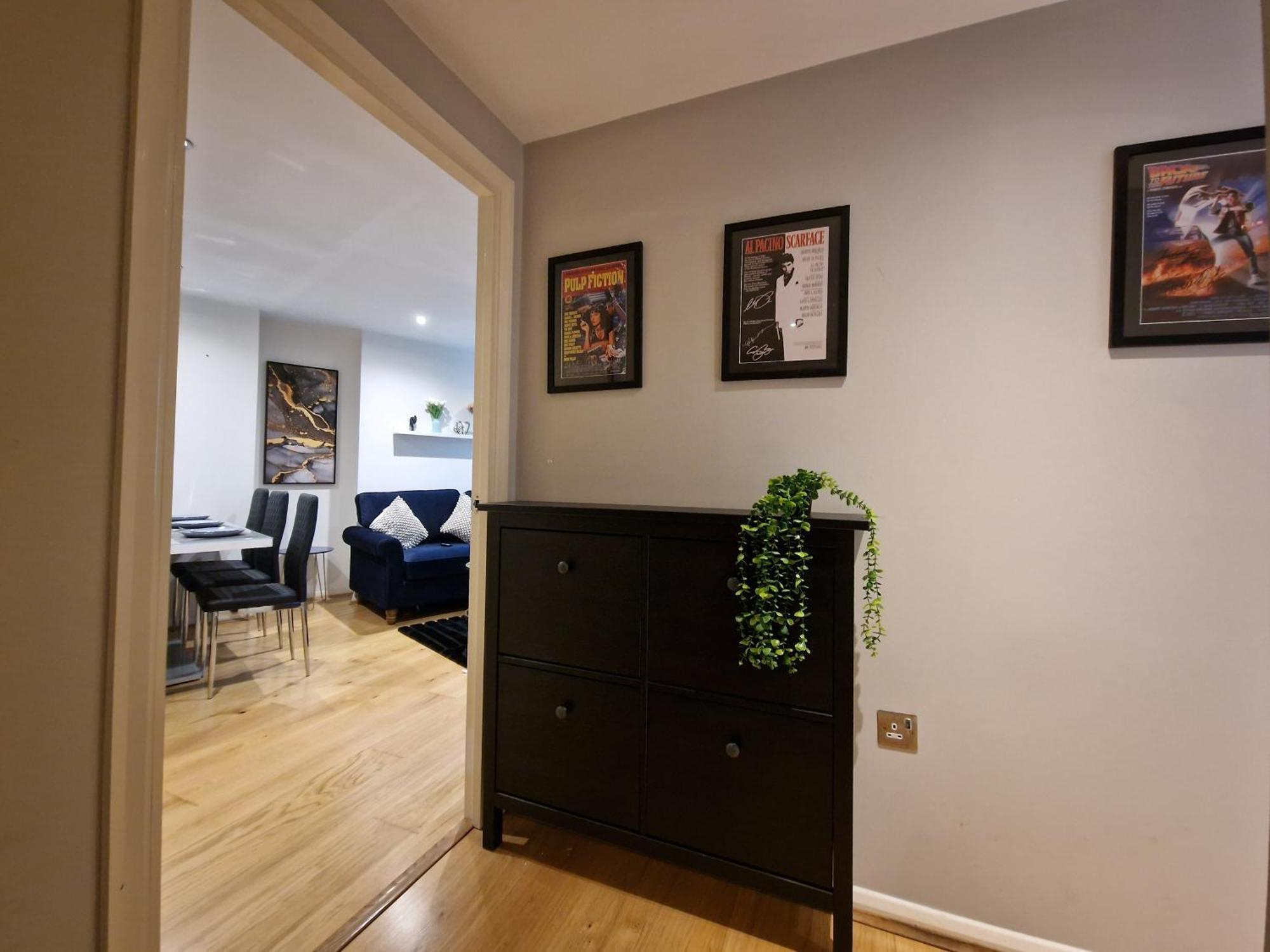 Deluxe Two-bedroom Vauxhall Apartment London