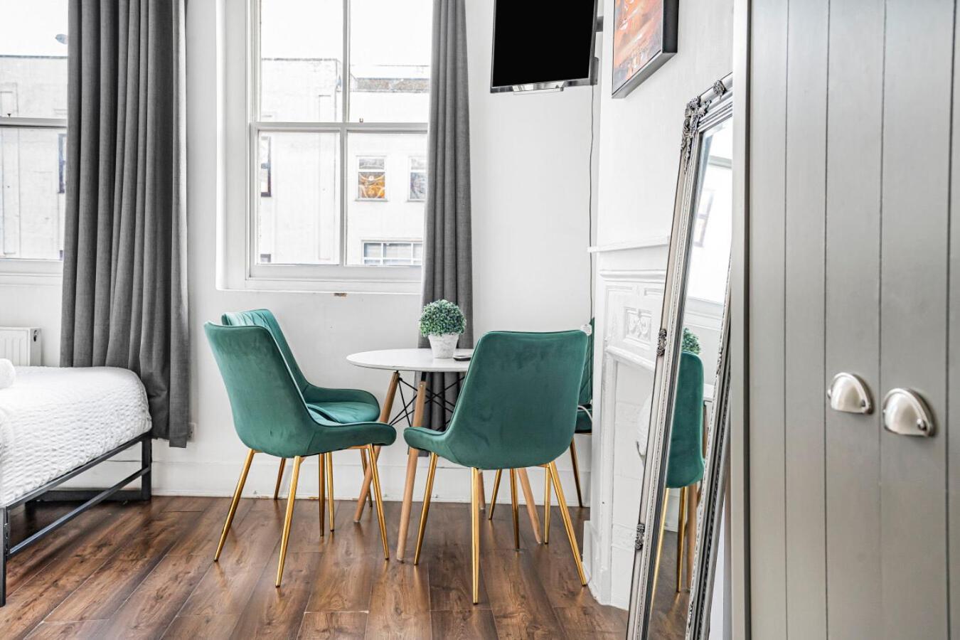 Tower Bridge Apartment *
