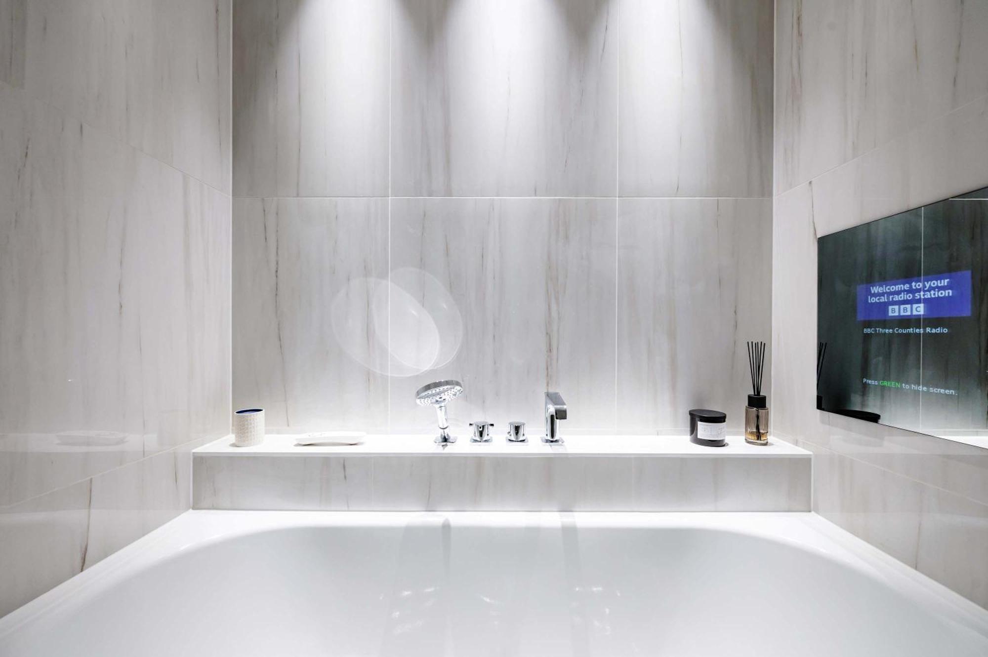 Fitzrovias 3 Bedroom 4 Bathroom Penthouse With Terrace Aircooling And Lift *