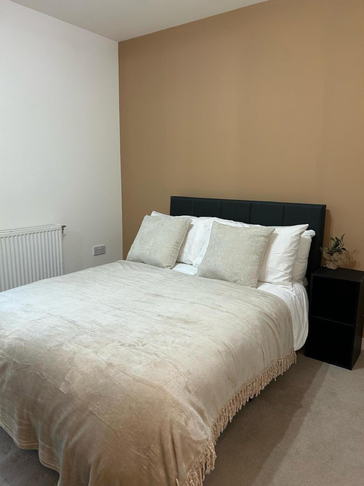 Apartamento Modern 2-bedroom Flat Near Wembley - 9 Minutes From Park Royal Station Londres
