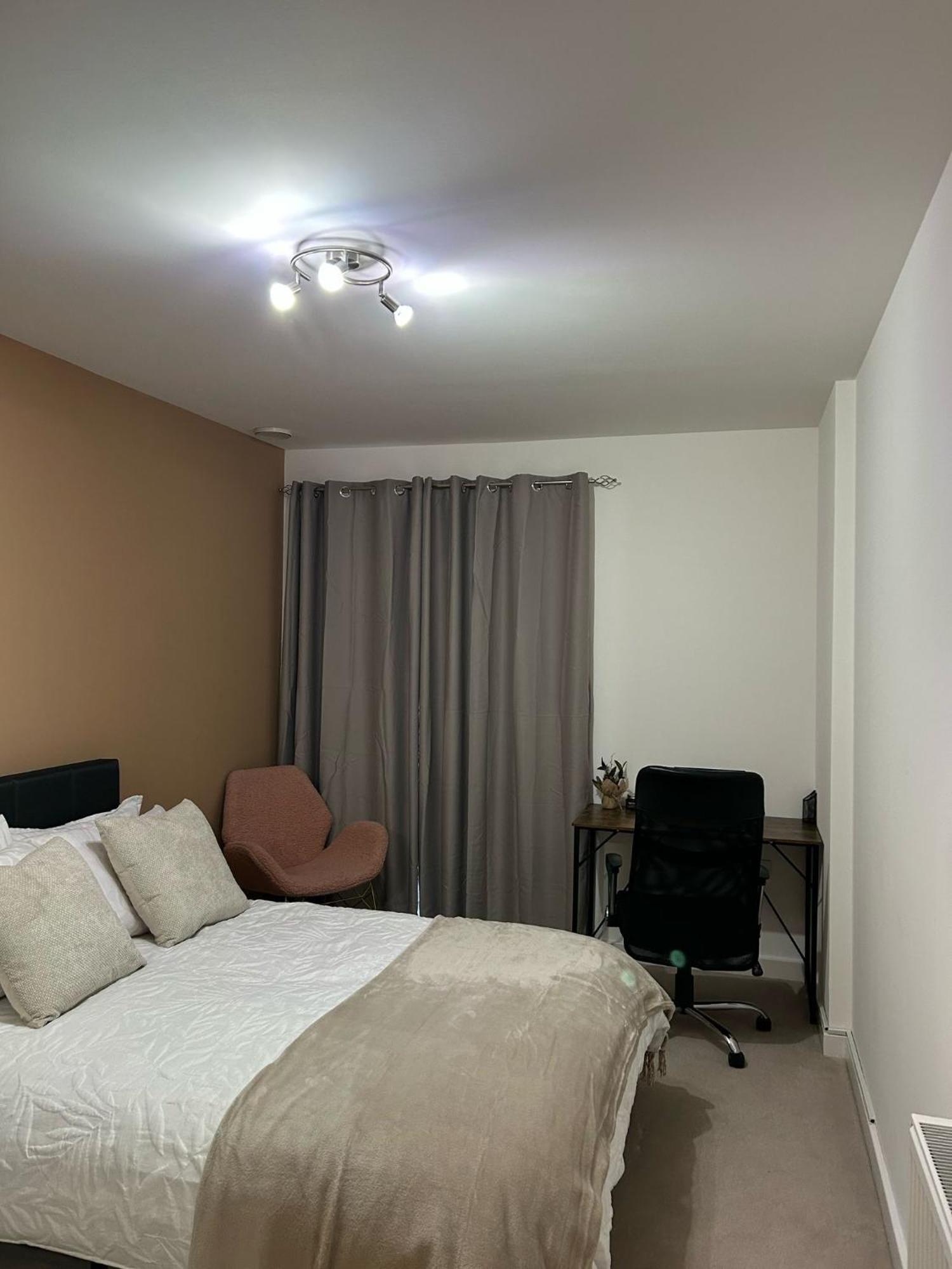 Modern 2-bedroom Flat Near Wembley - 9 Minutes From Park Royal Station * Londres