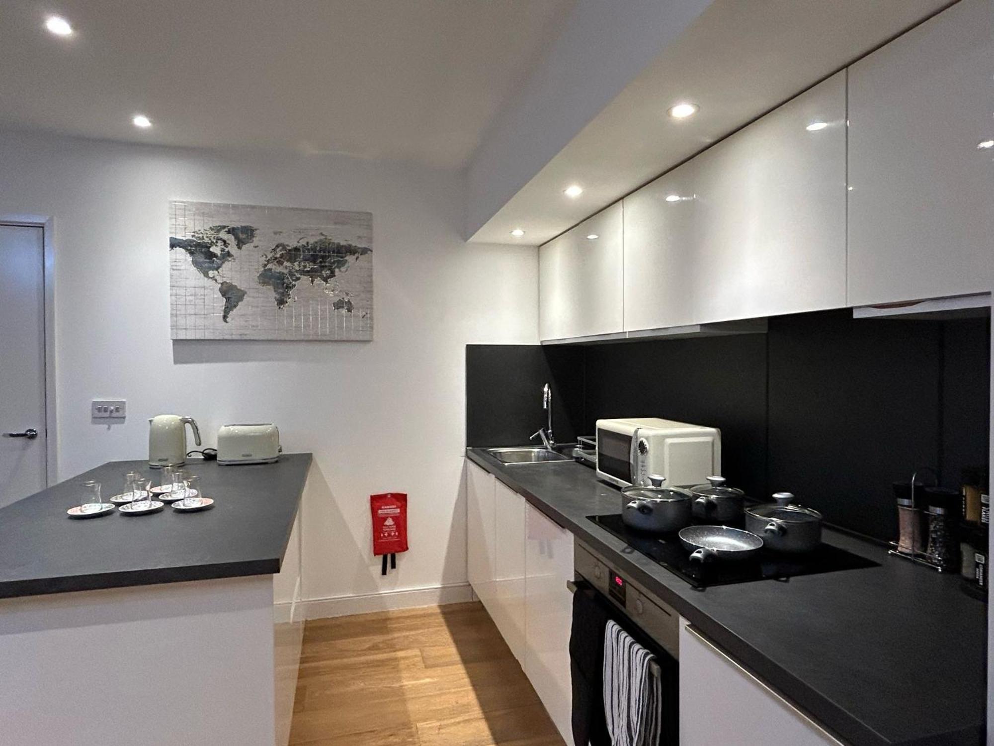 Modern 2-bedroom Flat Near Wembley - 9 Minutes From Park Royal Station Apartamento Londres