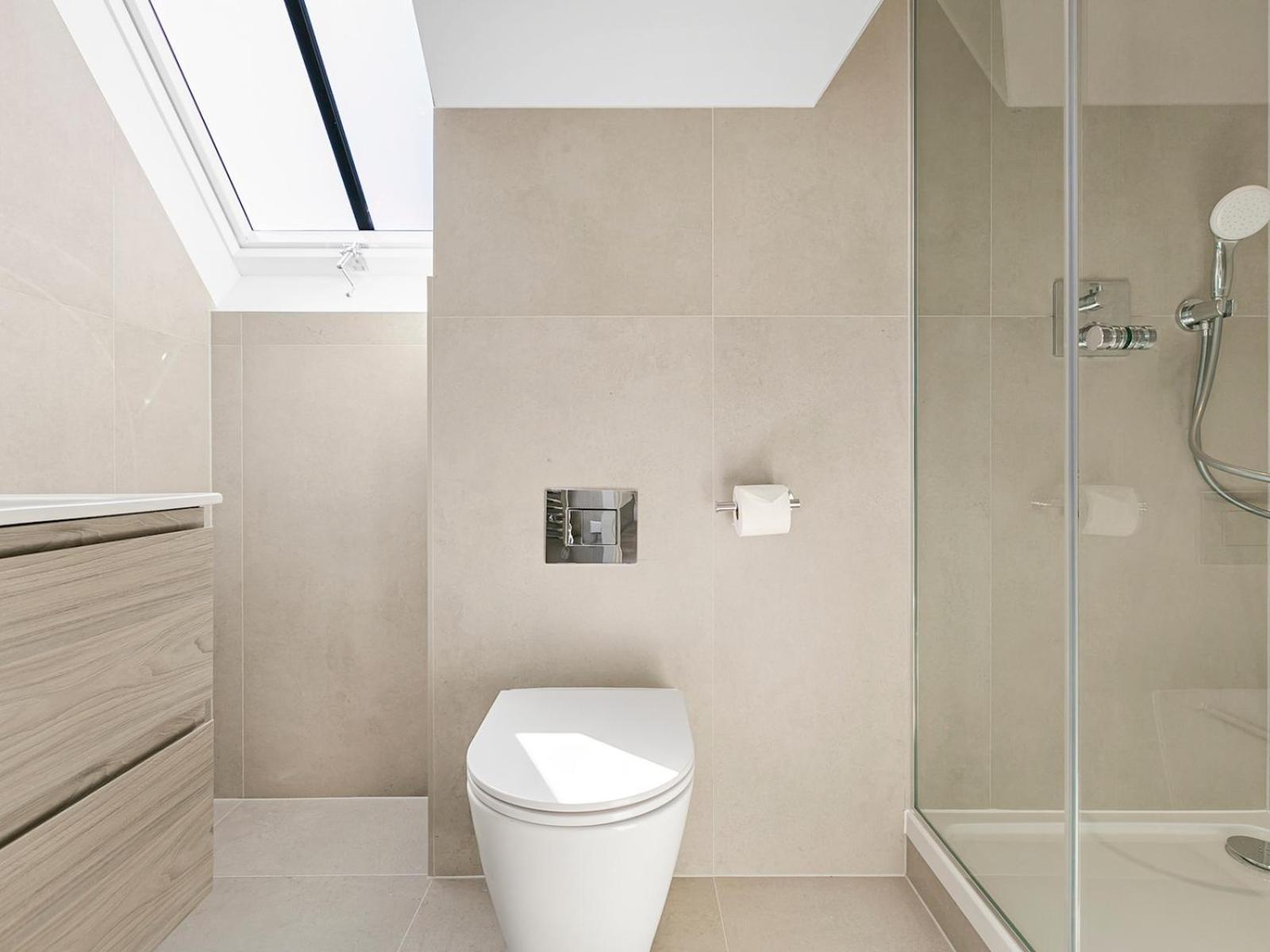 Pass The Keys Chic 3-bedroom Retreat With Private Balcony Apartment