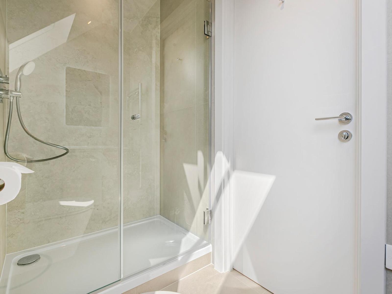 Pass The Keys Chic 3-bedroom Retreat With Private Balcony * London