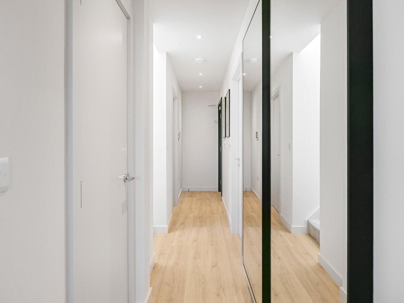 Apartment Pass The Keys Chic 3-bedroom Retreat With Private Balcony