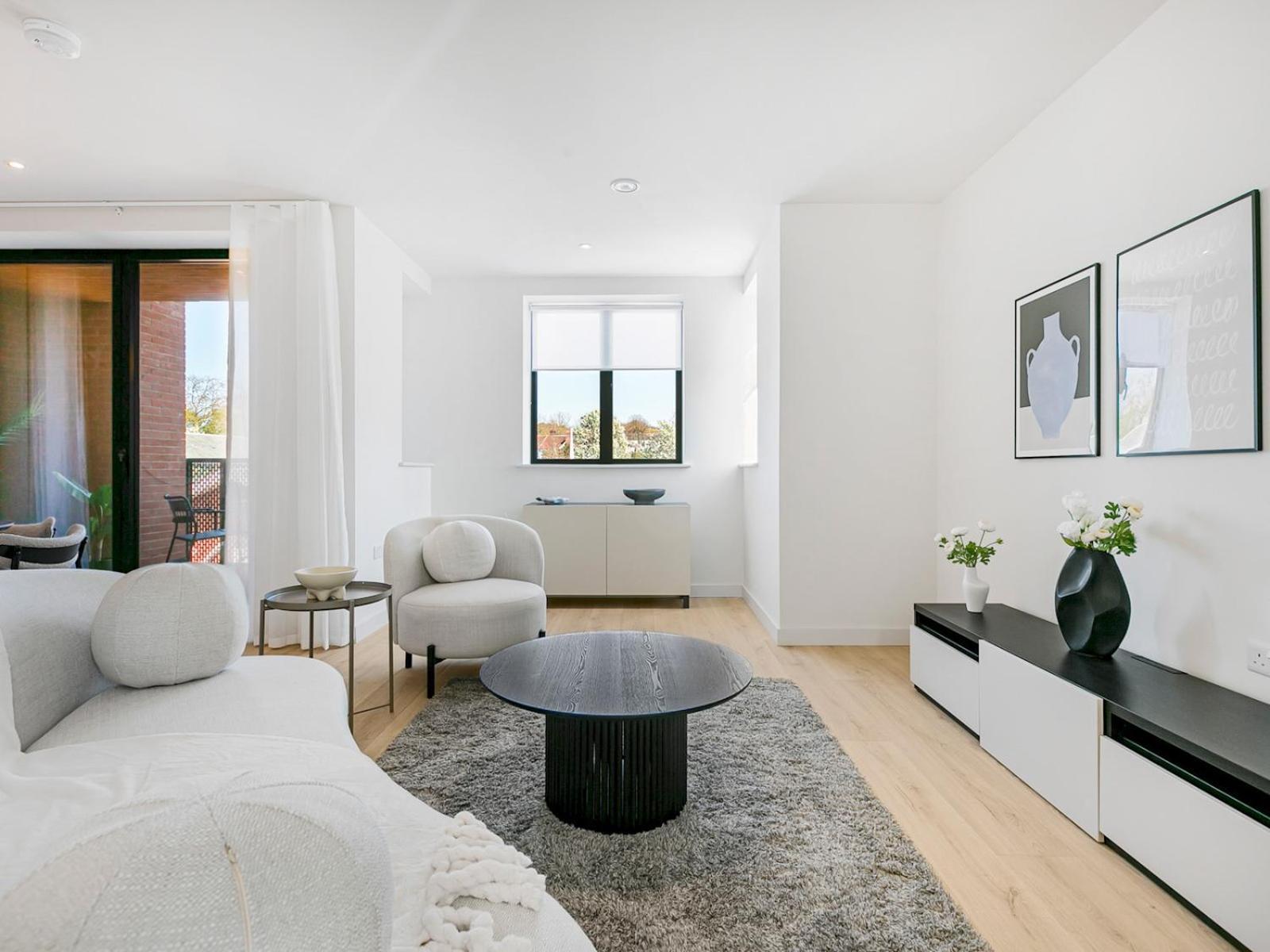 Pass The Keys Chic 3-bedroom Retreat With Private Balcony London