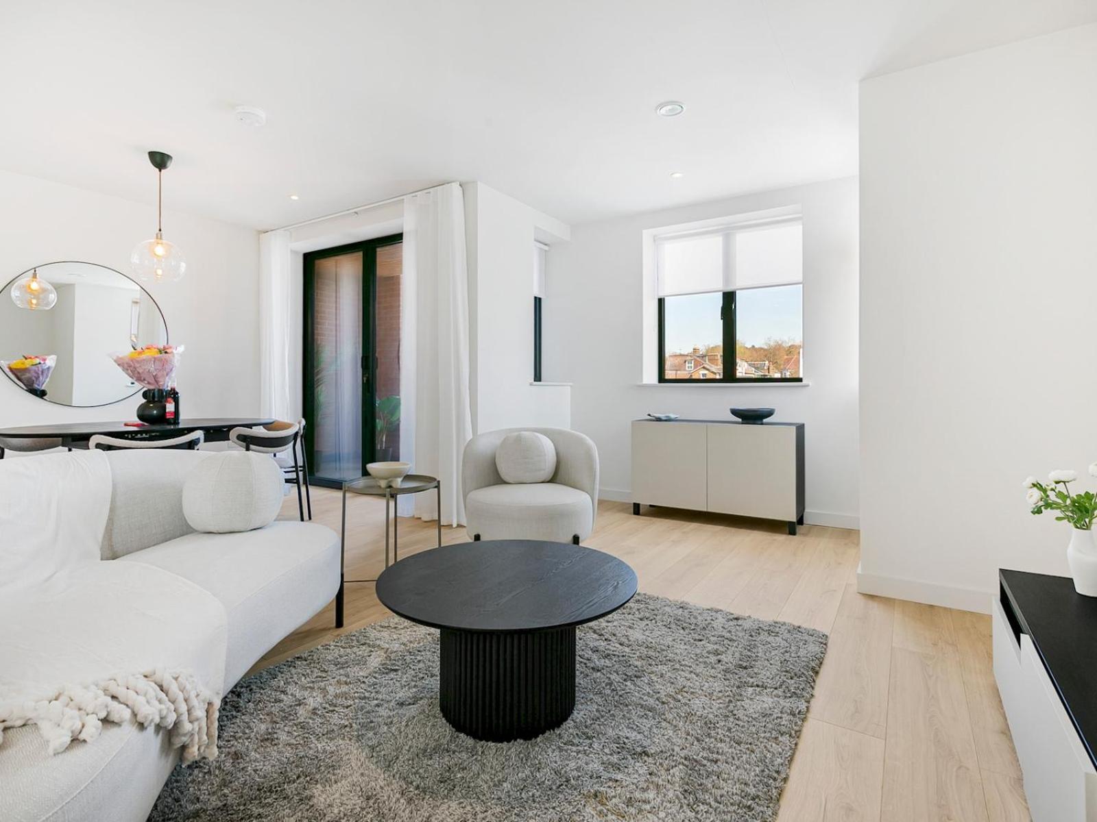 Pass The Keys Chic 3-bedroom Retreat With Private Balcony Apartment *