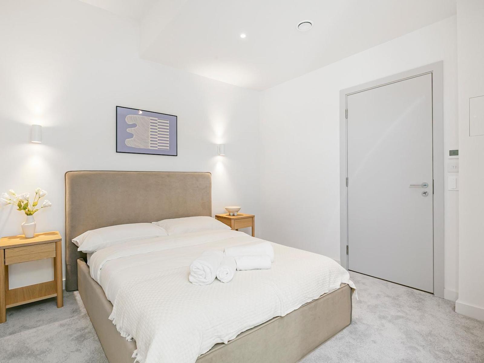 Pass The Keys Chic 3-bedroom Retreat With Private Balcony London