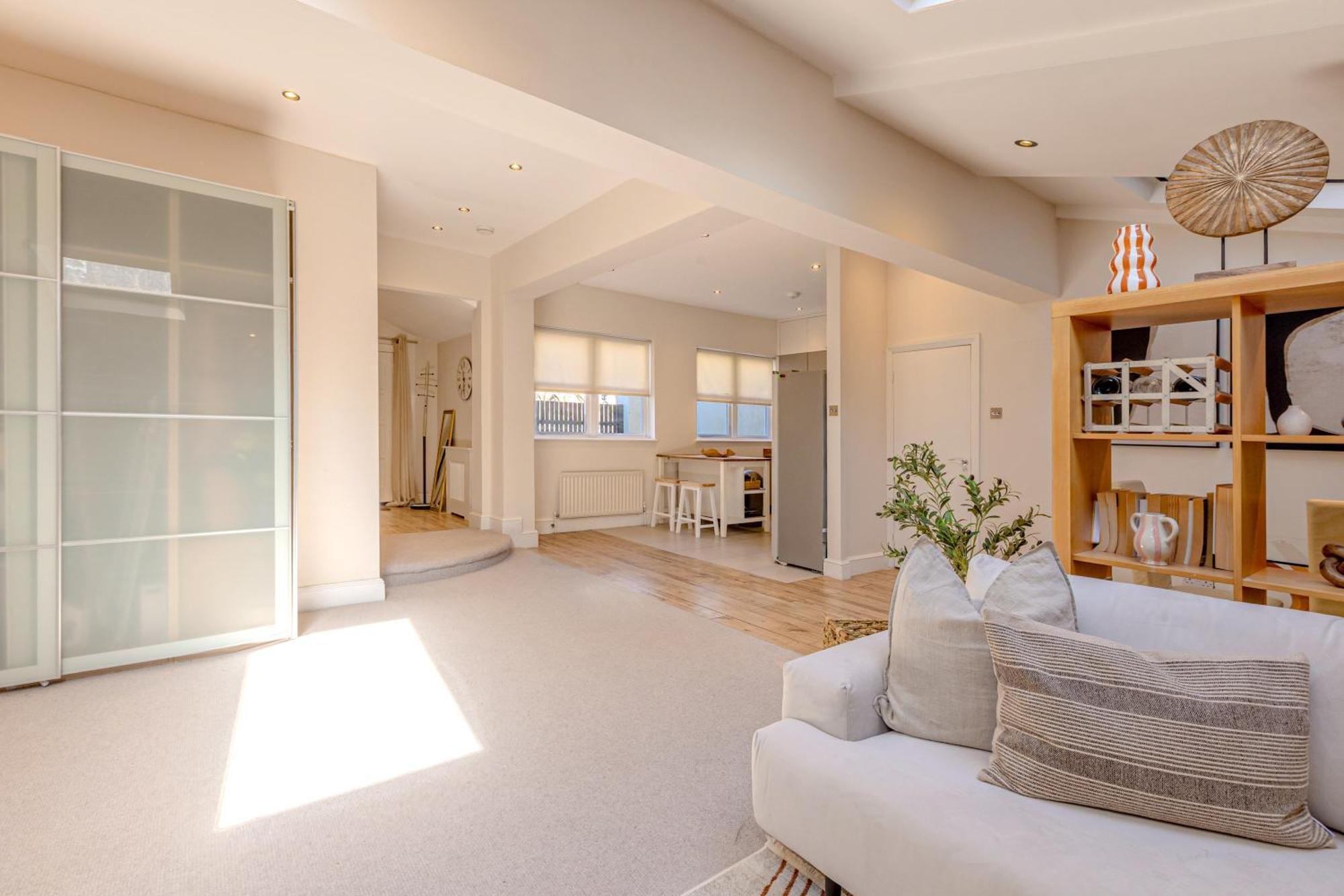 Normand Gardens, Greyhound Road, W14 9sb Apartment London