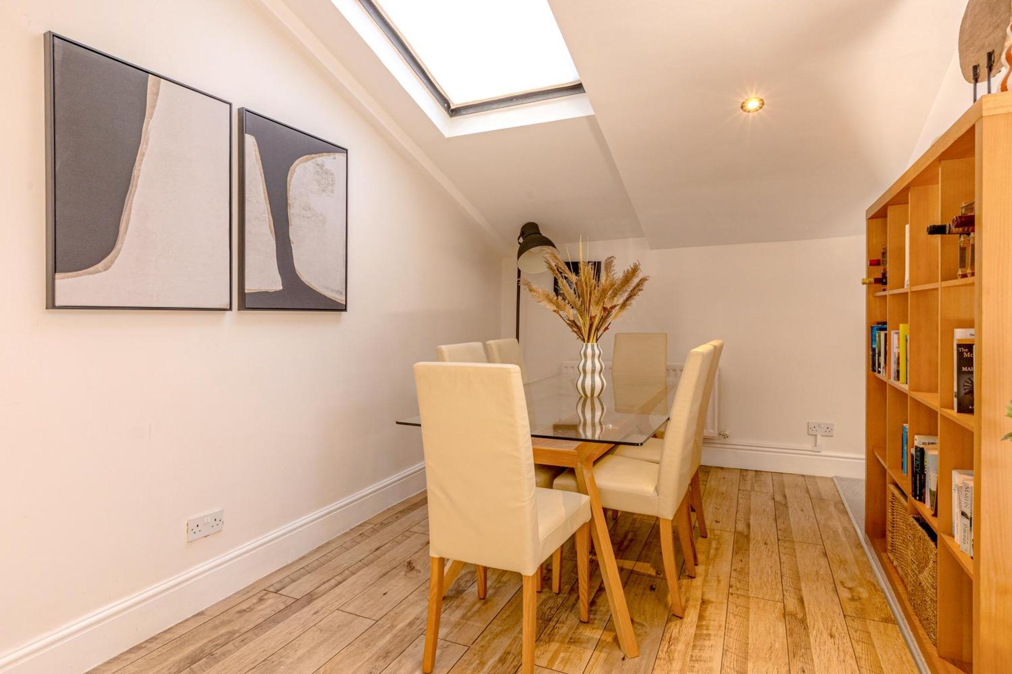 Apartment Normand Gardens, Greyhound Road, W14 9sb