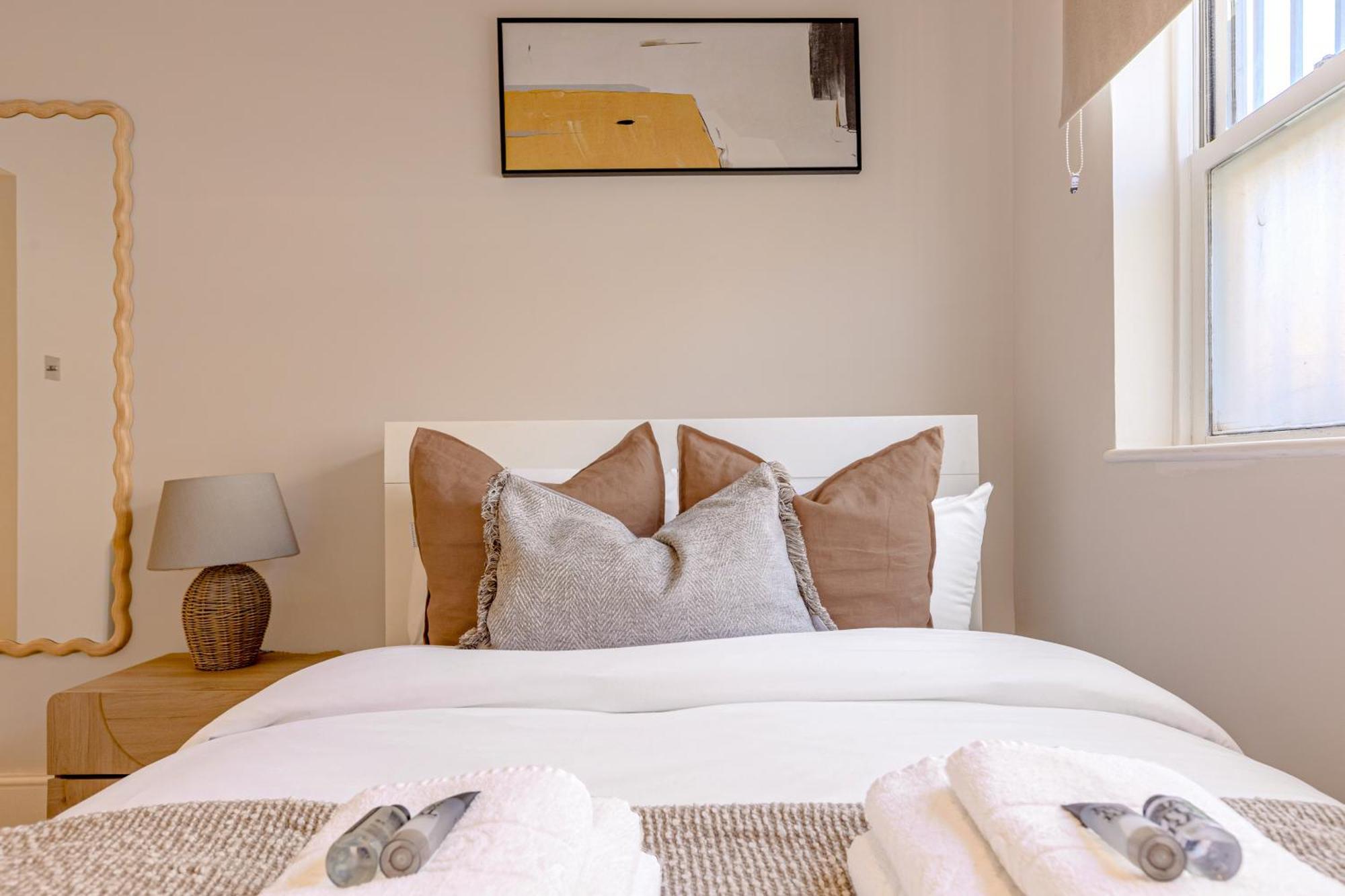 Normand Gardens, Greyhound Road, W14 9sb Apartment London