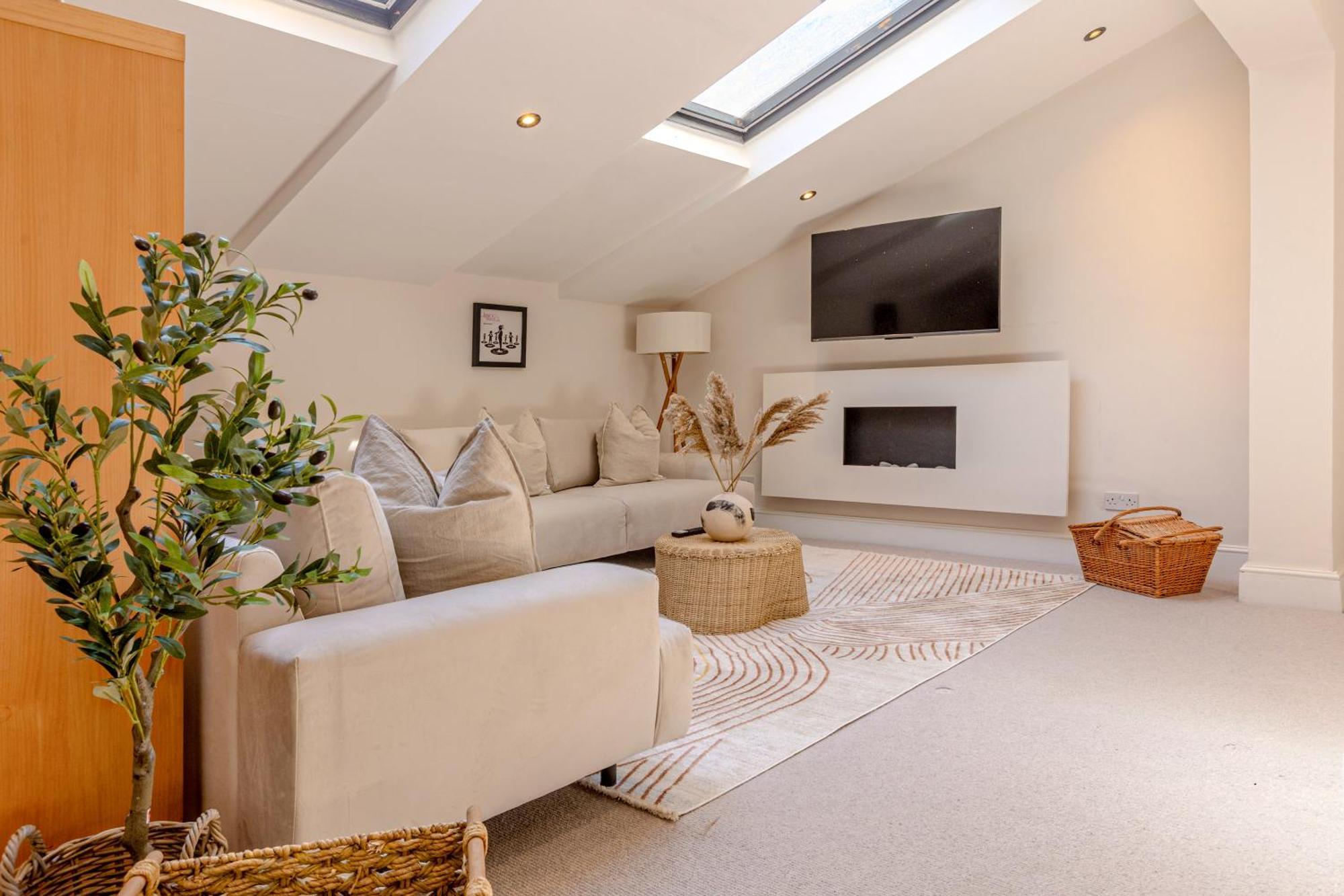 Apartment Normand Gardens, Greyhound Road, W14 9sb *