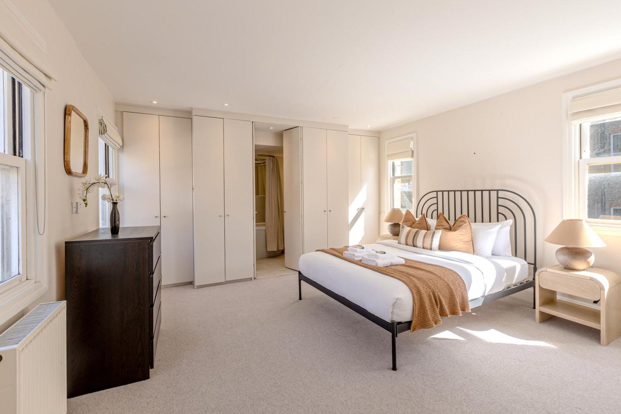 Normand Gardens, Greyhound Road, W14 9sb Apartment London