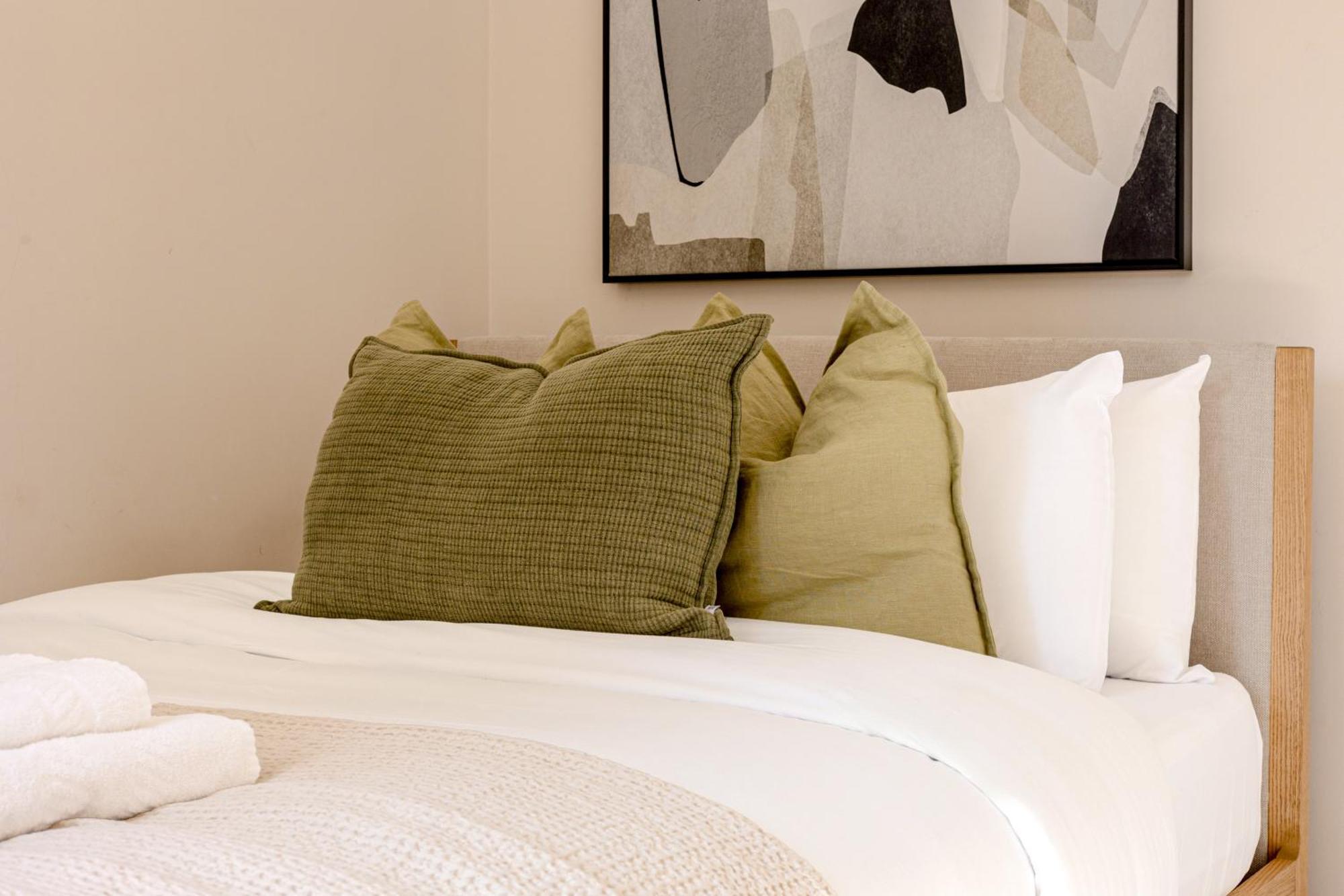 Normand Gardens, Greyhound Road, W14 9sb Apartment *