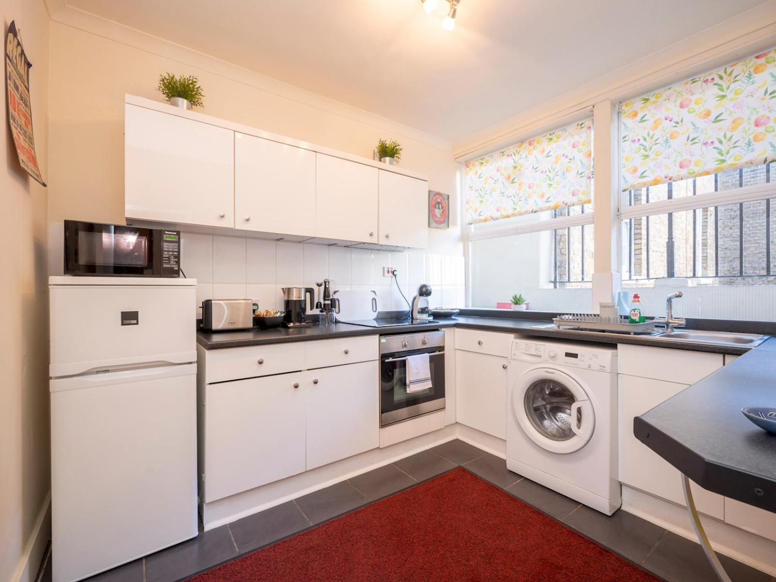 Elegant Bloomsbury Flat In Historic Pass The Keys Apartment London