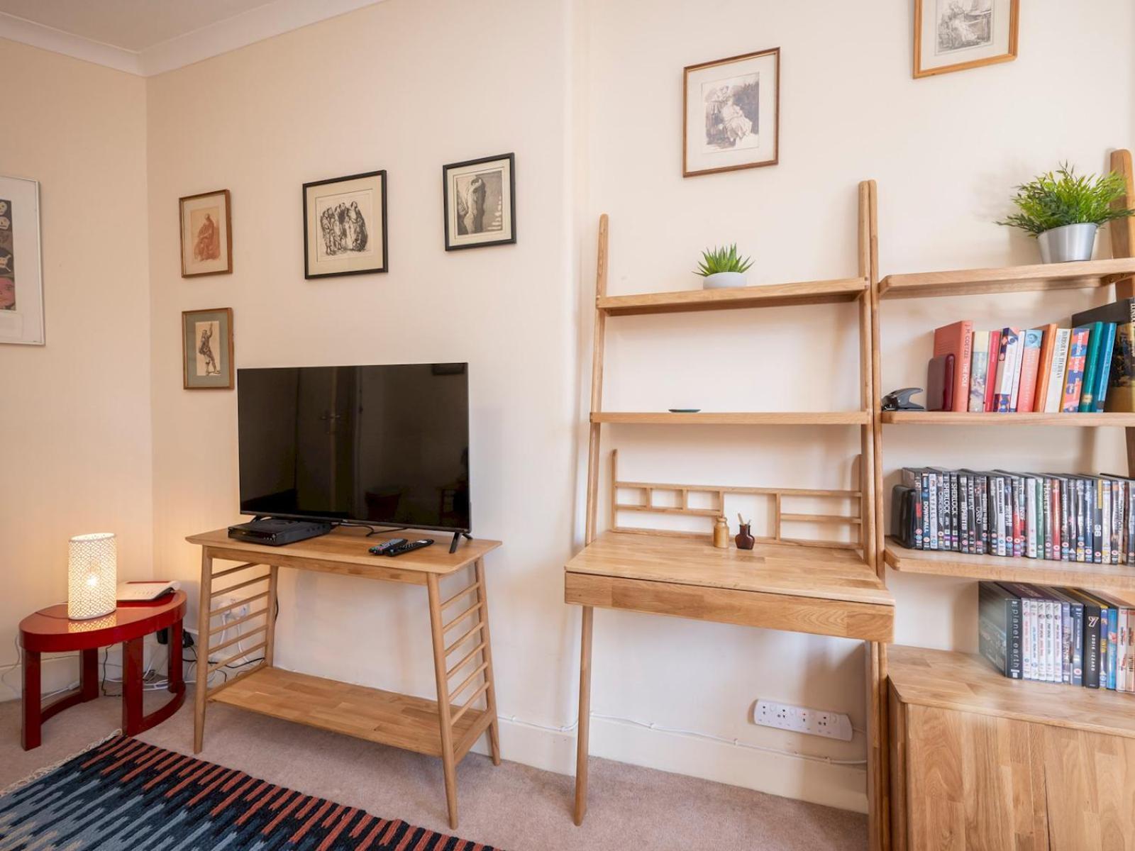 Elegant Bloomsbury Flat In Historic Pass The Keys *