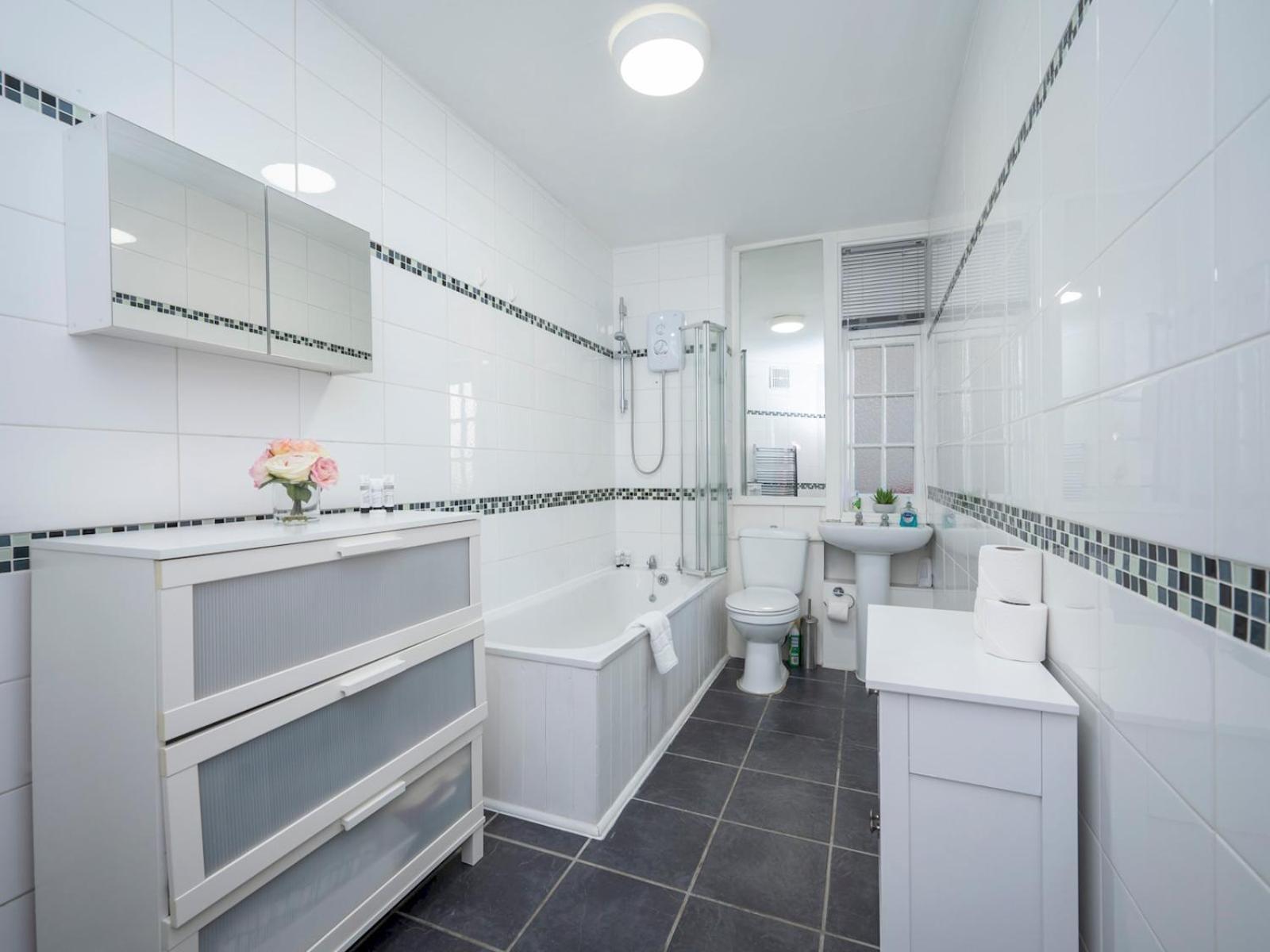 Elegant Bloomsbury Flat In Historic Pass The Keys Apartment