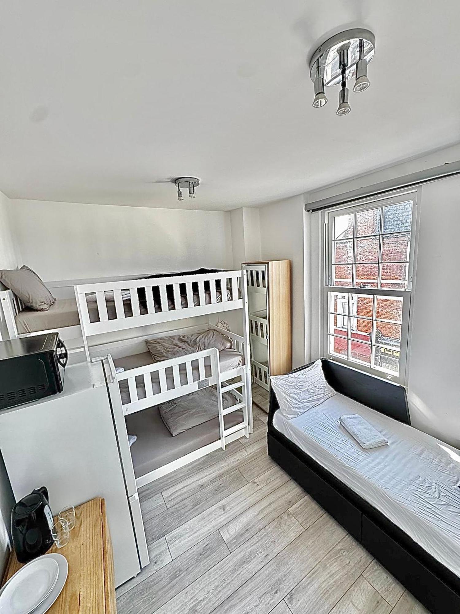 Guest house Willesden