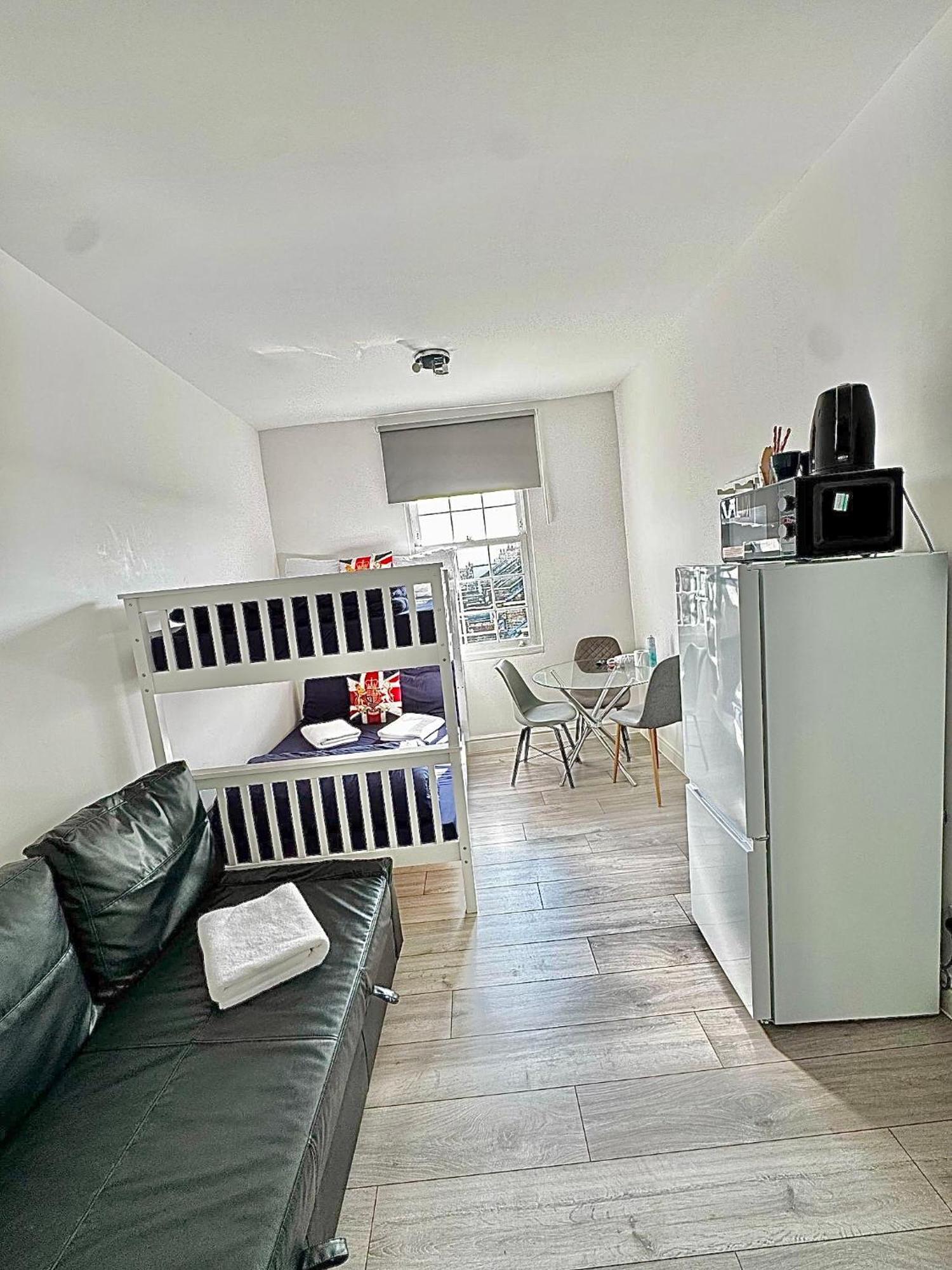 Guest house Willesden London