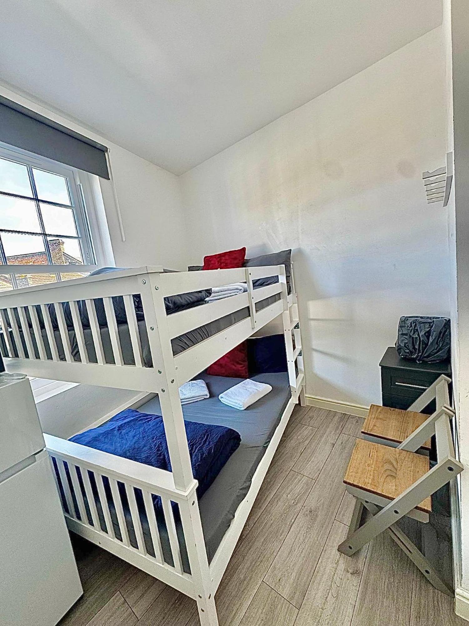 Guest house Willesden *