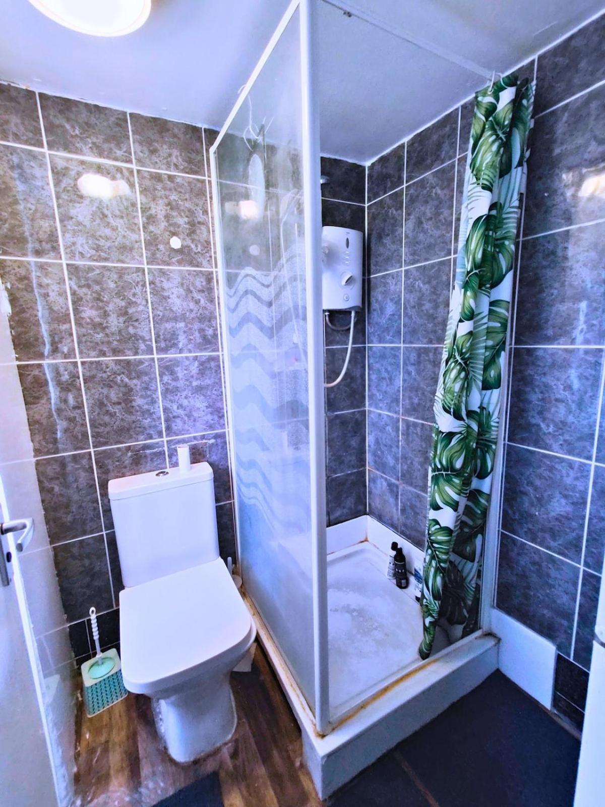 R10 Stylish Double, Prime Spot Apartment London