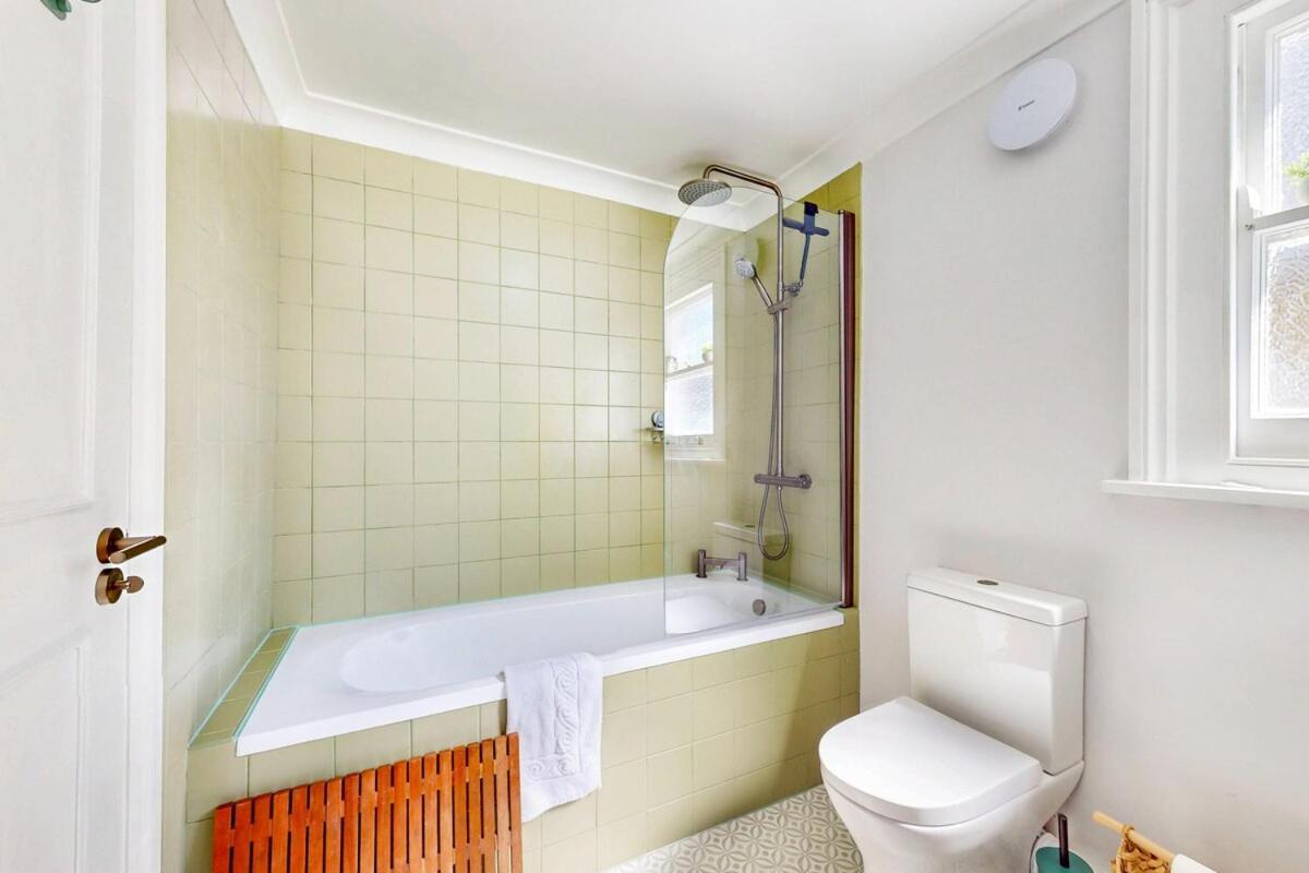 Bright 1-bedroom Flat With Great Transport Links Apartment