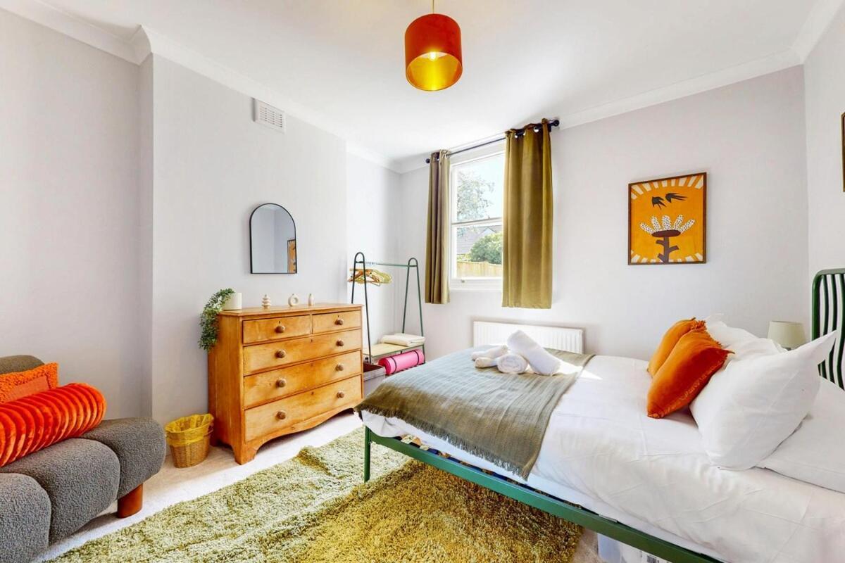 Bright 1-bedroom Flat With Great Transport Links * London