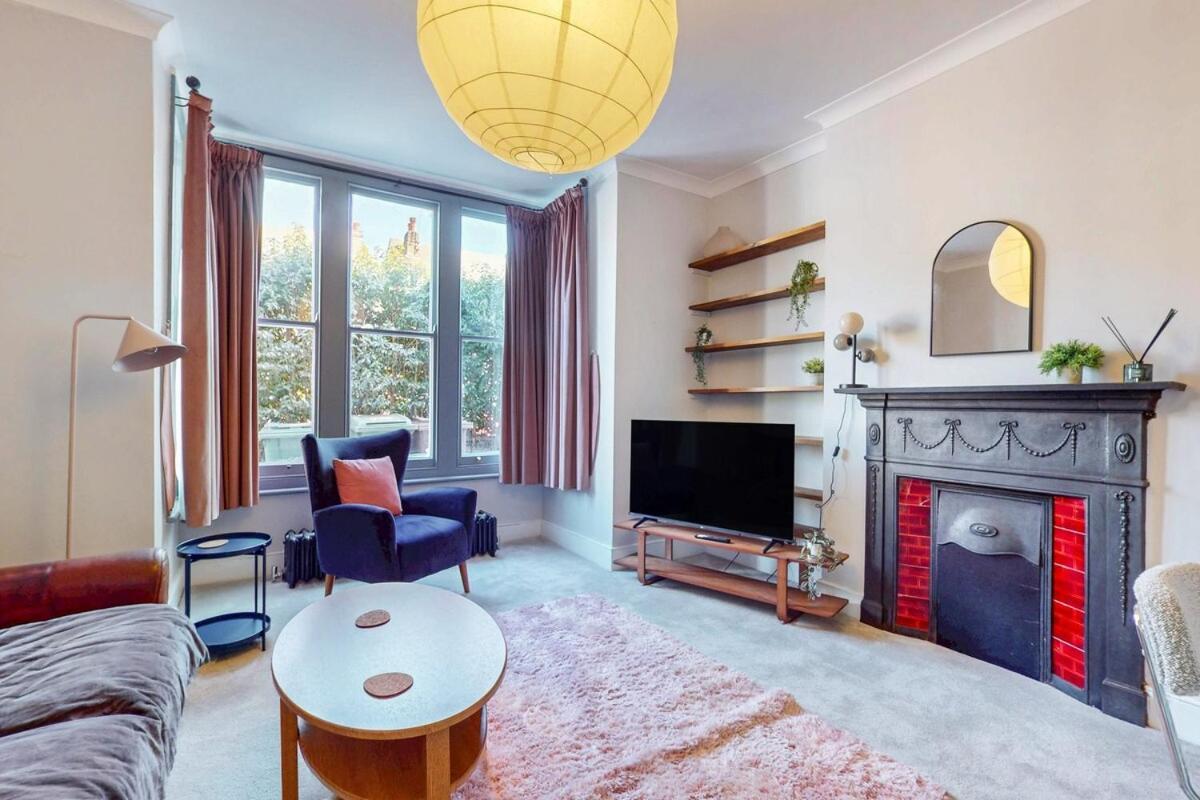 Bright 1-bedroom Flat With Great Transport Links London