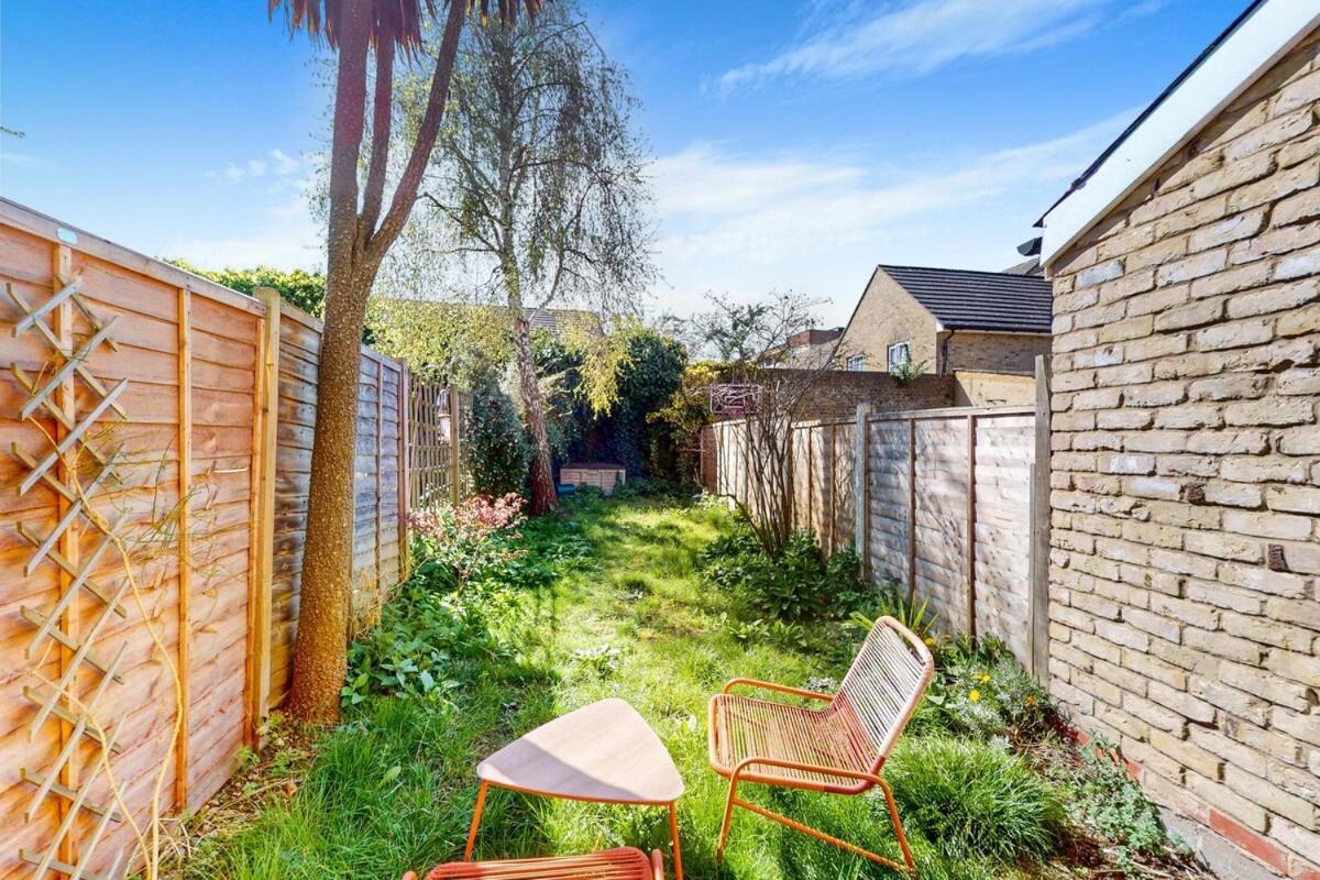 Apartment Bright 1-bedroom Flat With Great Transport Links *