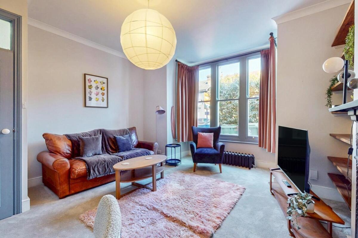 Bright 1-bedroom Flat With Great Transport Links * London