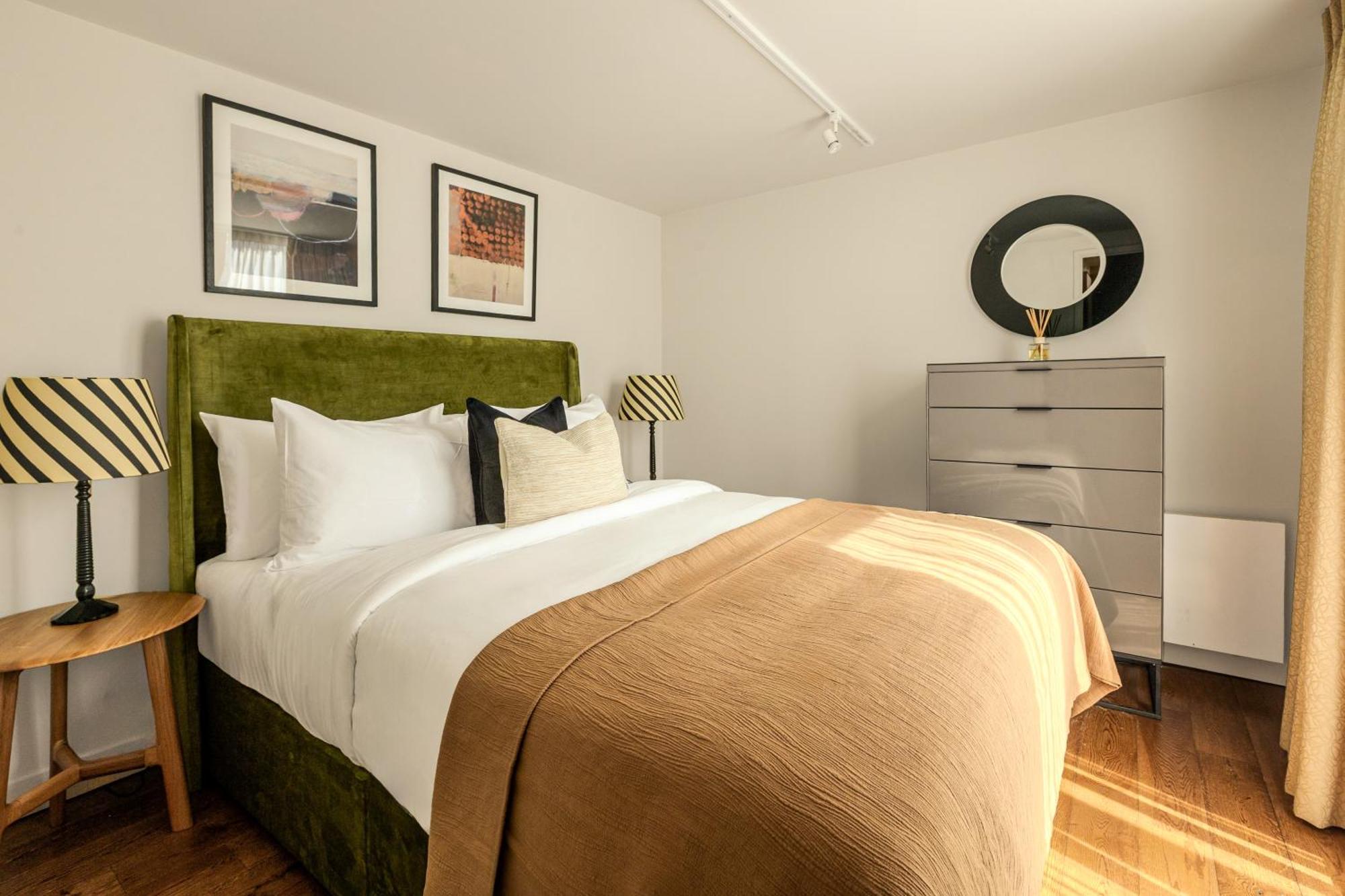 Servised On Artillery Lane Aparthotel
