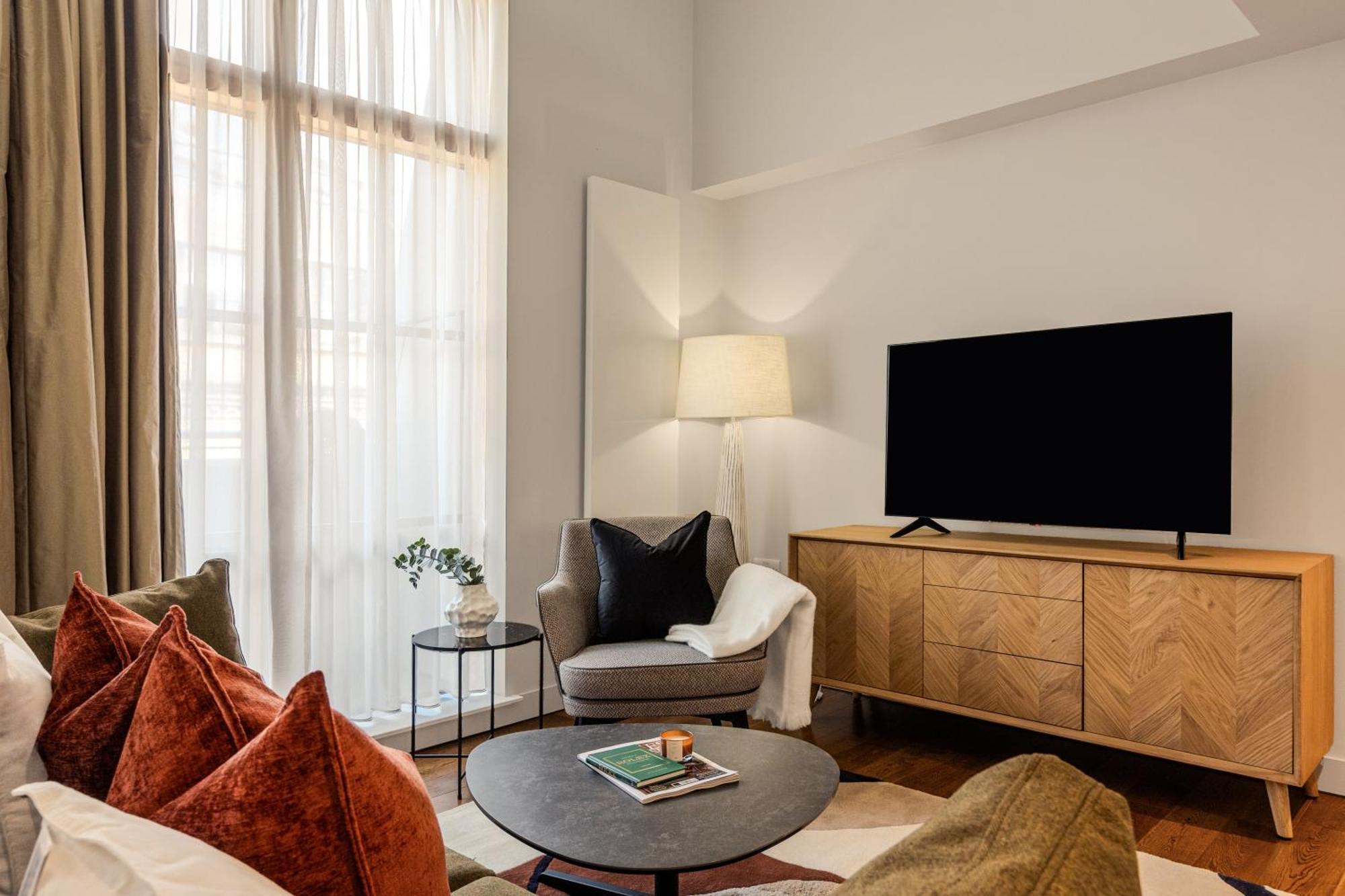 Servised On Artillery Lane Aparthotel 4*