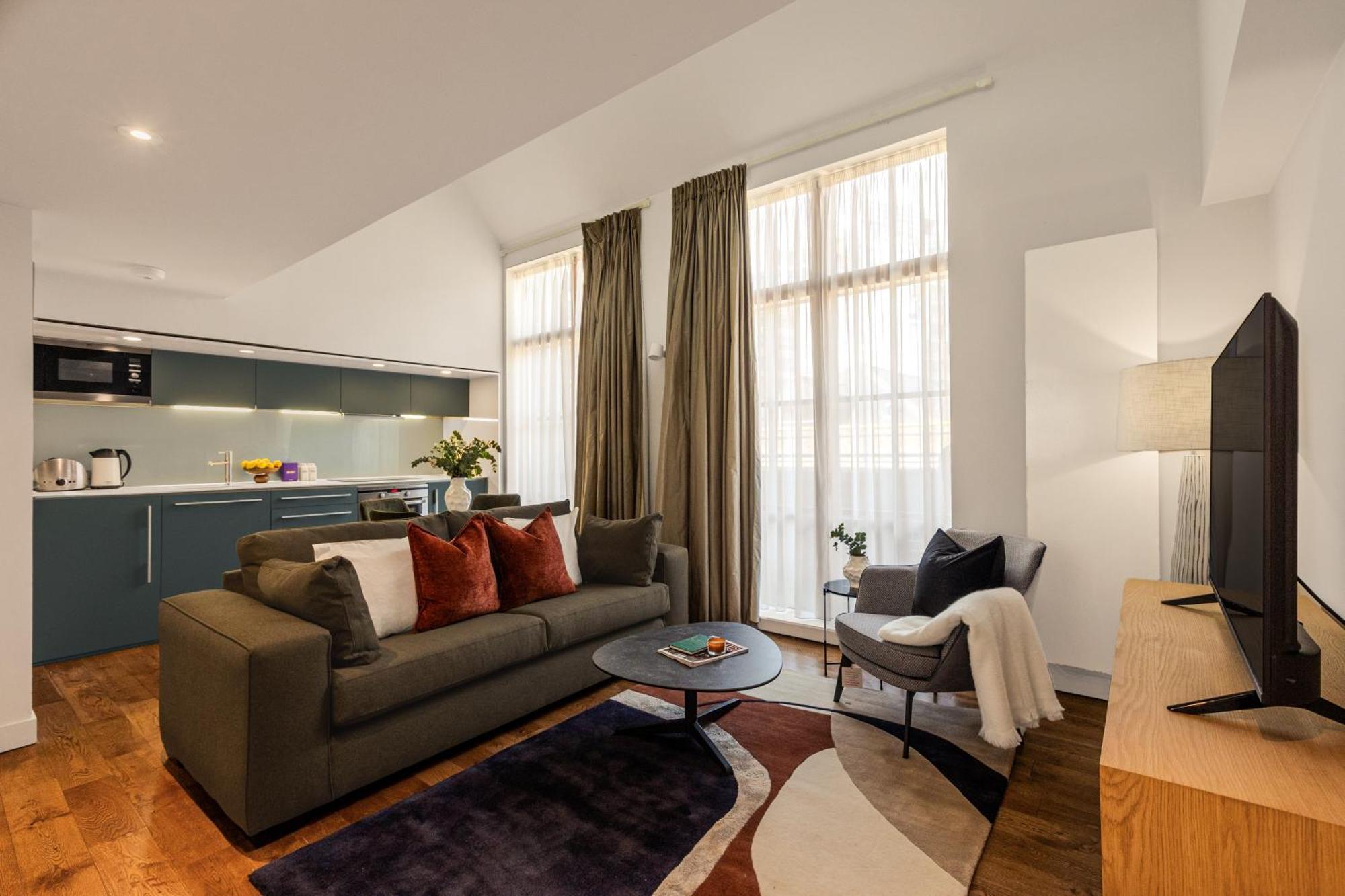 Aparthotel Servised On Artillery Lane 4*