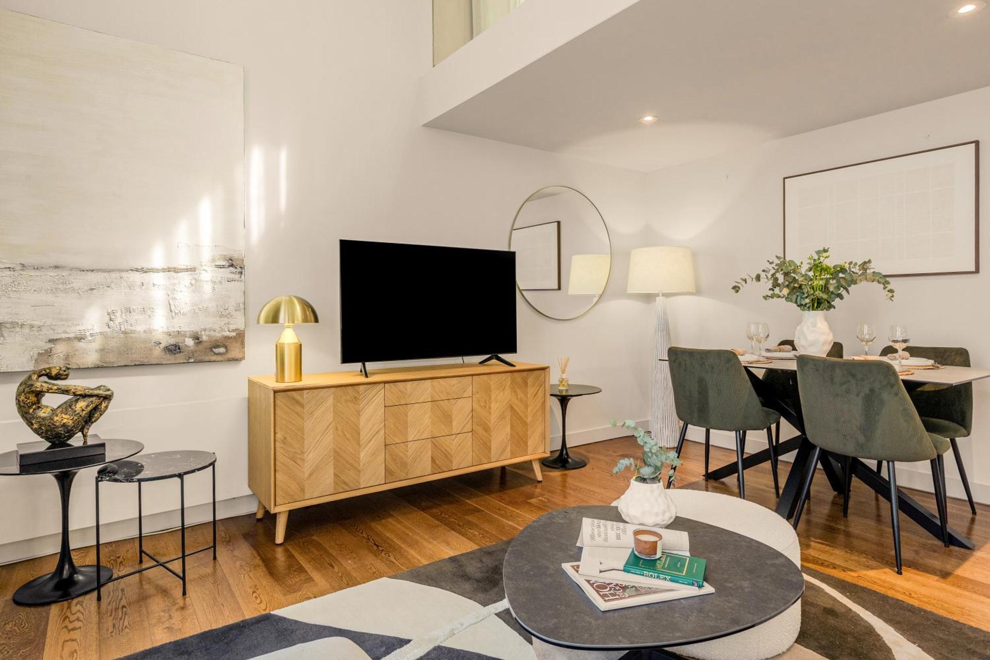 Servised On Artillery Lane 4* London